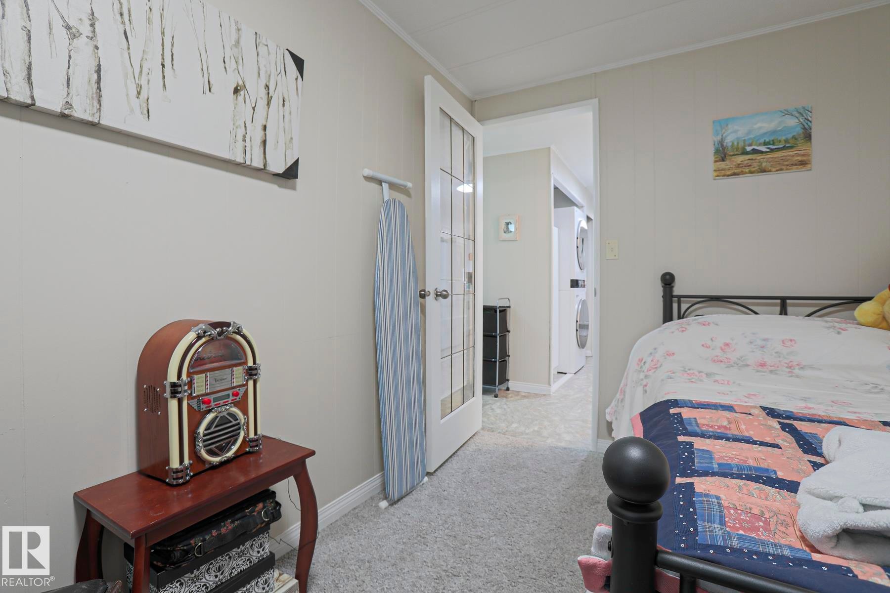 43 Maple Ridge Drive, Edmonton, AB - Indoor Photo Showing Bedroom