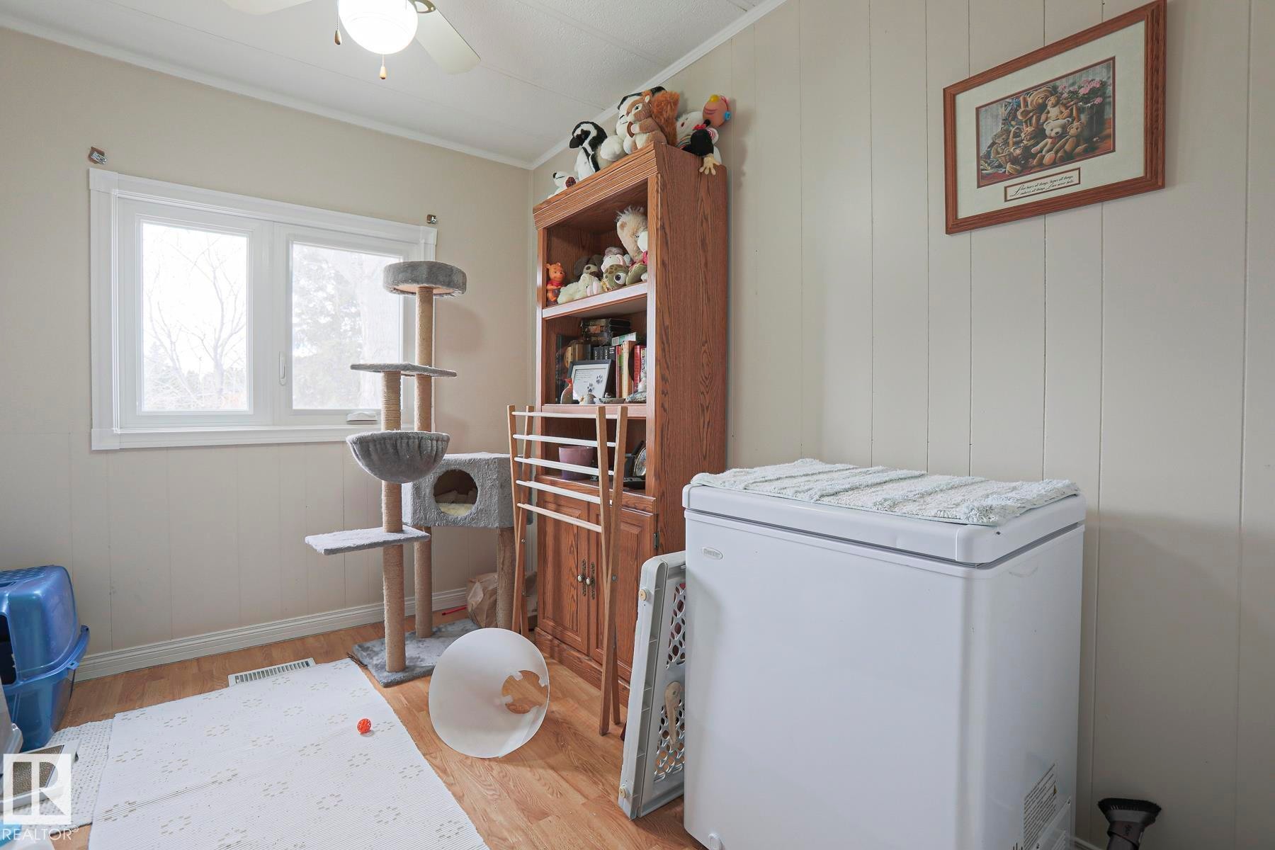 43 Maple Ridge Drive, Edmonton, AB - Indoor Photo Showing Laundry Room