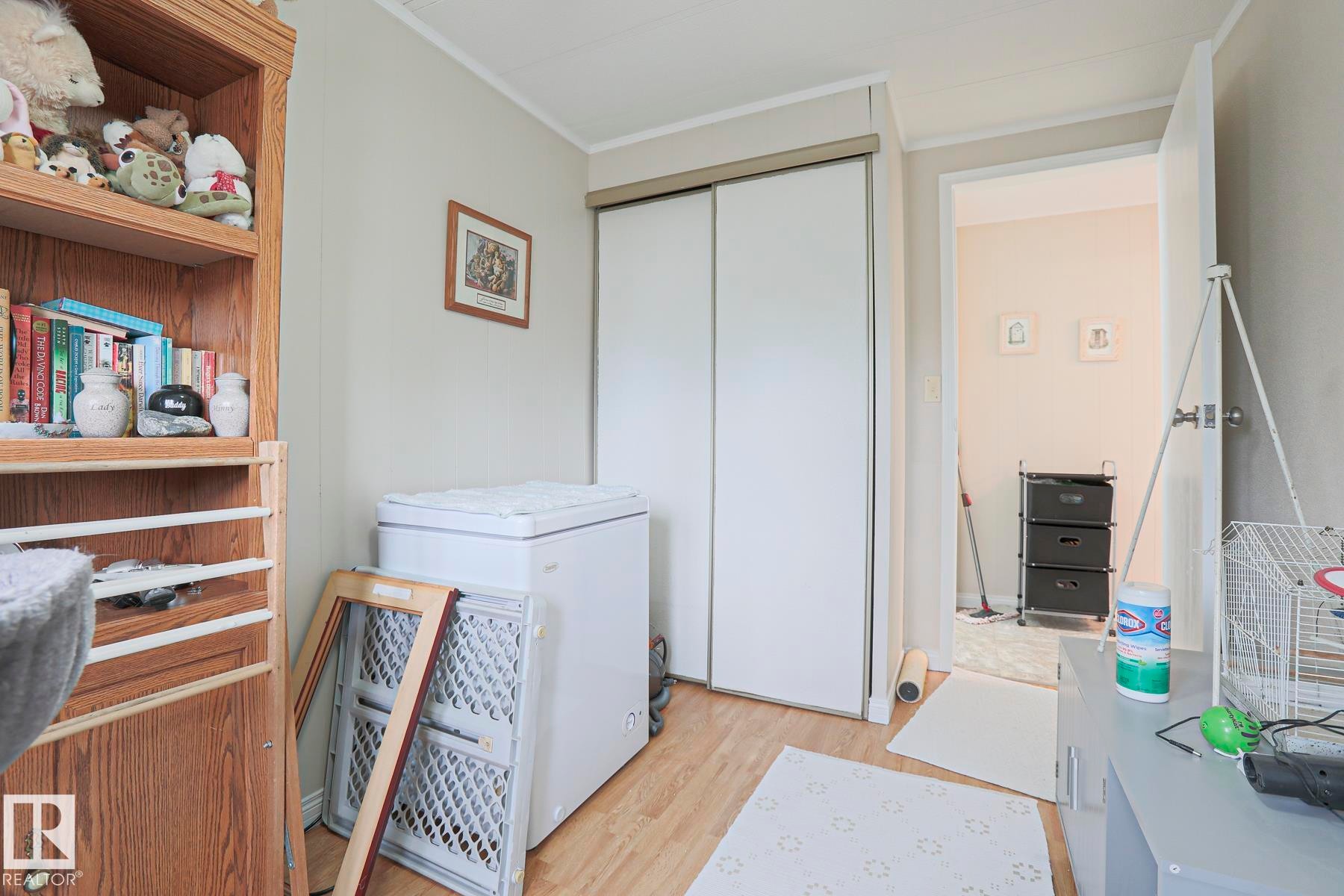 43 Maple Ridge Drive, Edmonton, AB - Indoor