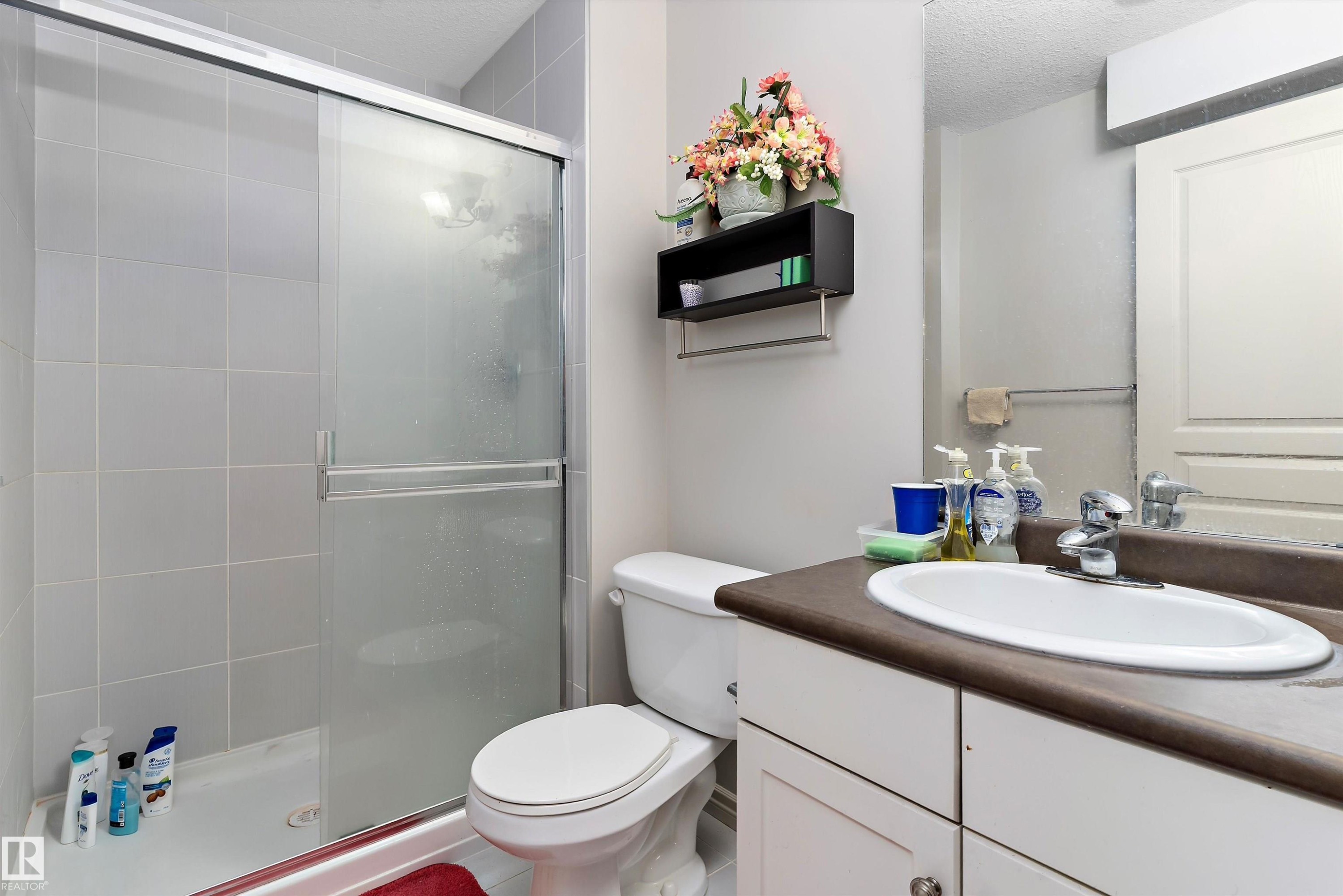 6934 19A Avenue, Edmonton, AB - Indoor Photo Showing Bathroom
