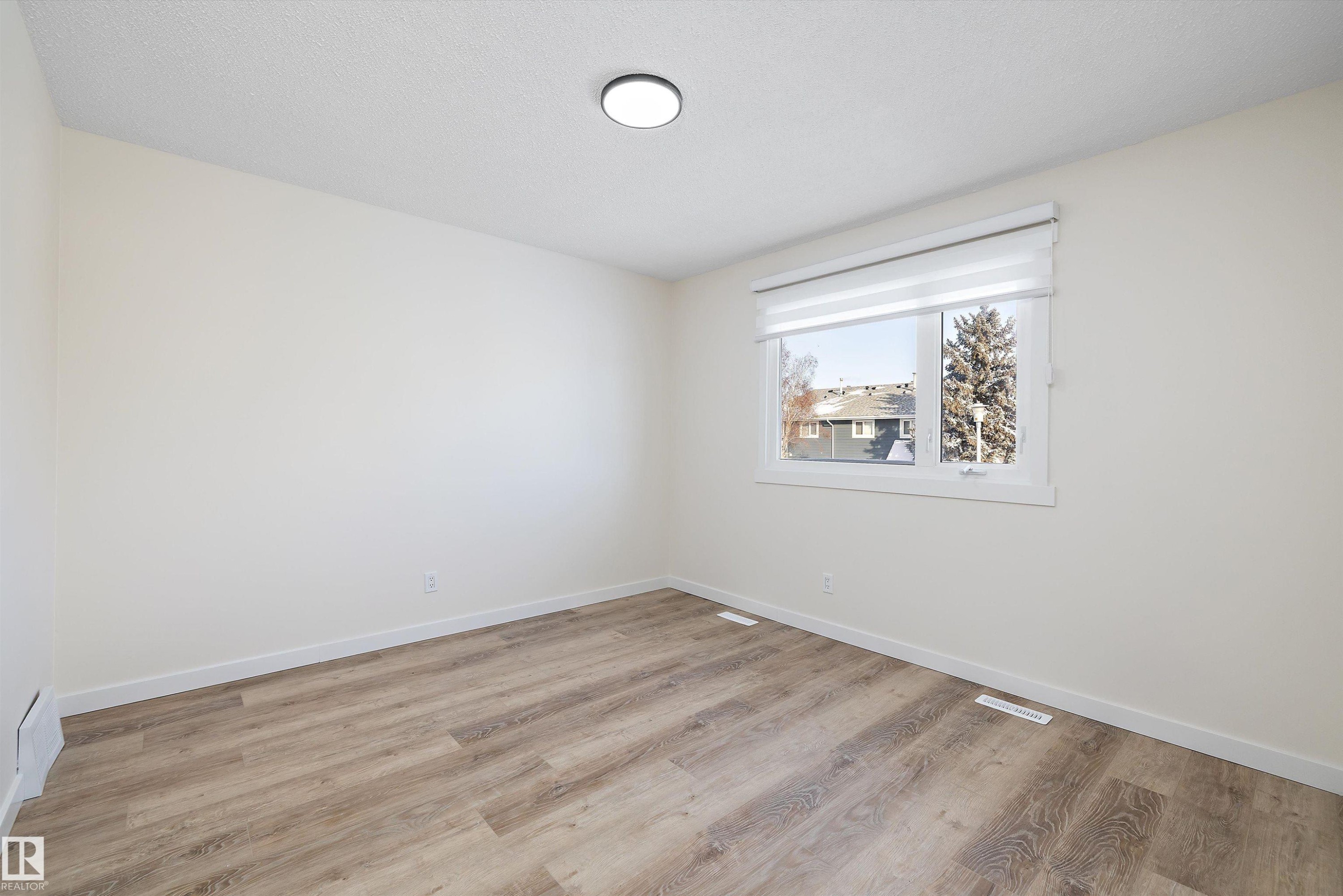 130 Callingwood Two, Edmonton, AB - Indoor Photo Showing Other Room