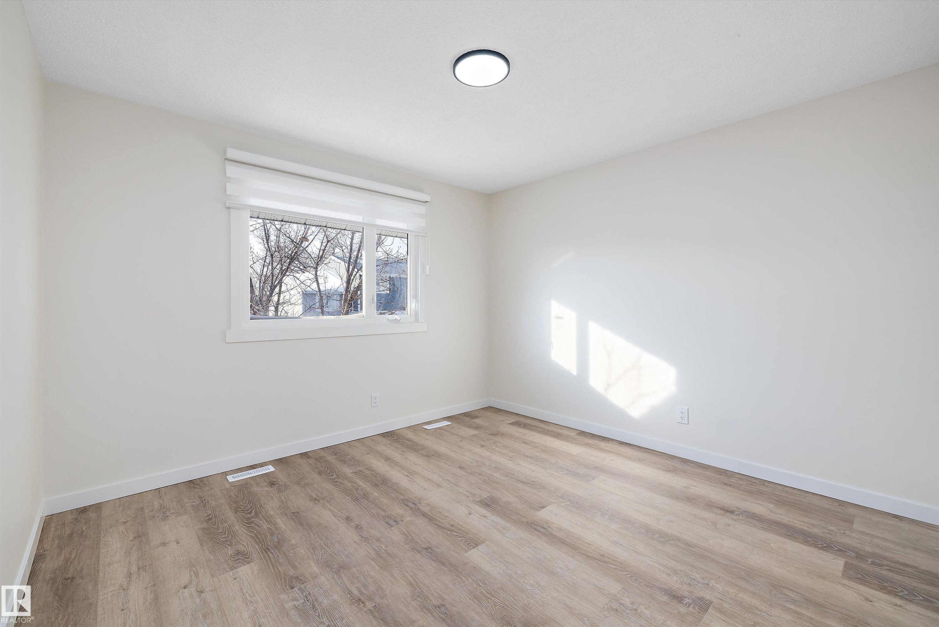 130 Callingwood Two, Edmonton, AB - Indoor Photo Showing Other Room