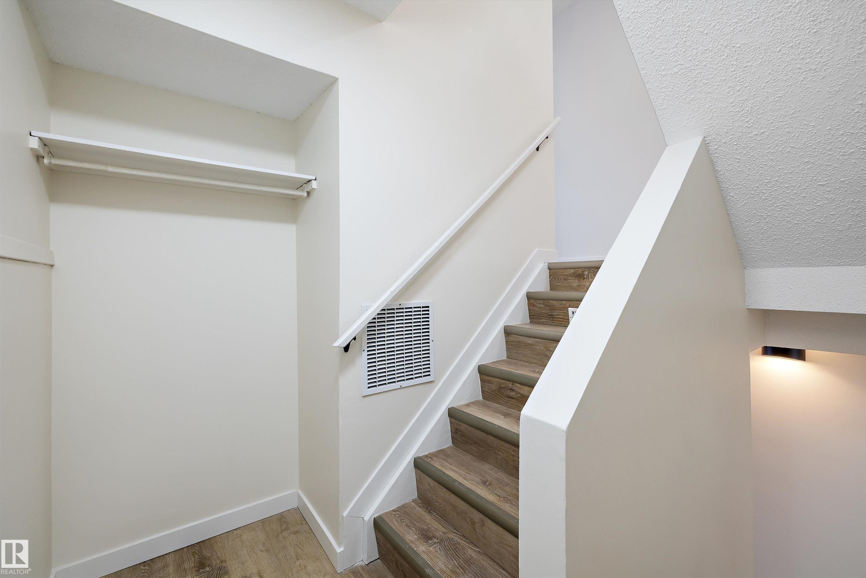 130 Callingwood Two, Edmonton, AB - Indoor Photo Showing Other Room