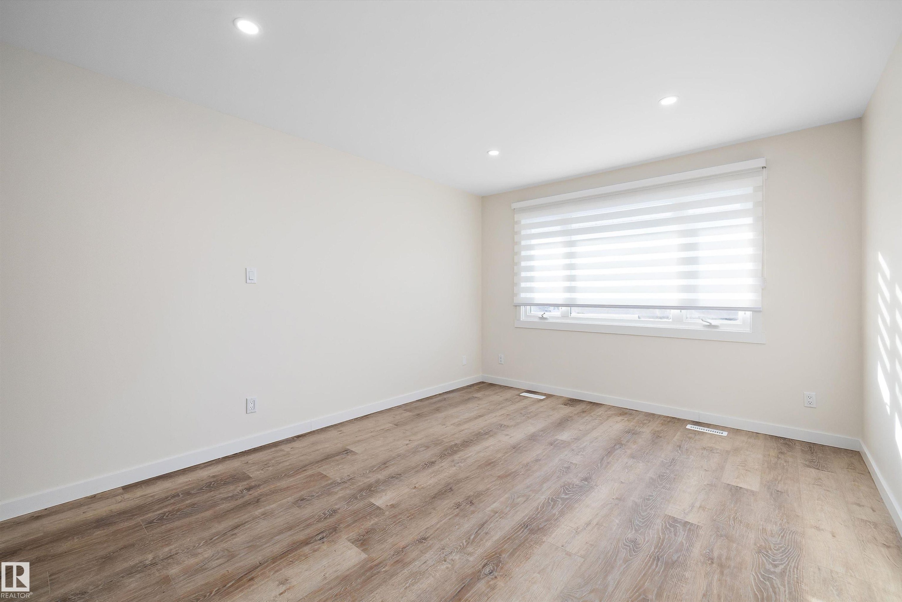 130 Callingwood Two, Edmonton, AB - Indoor Photo Showing Other Room