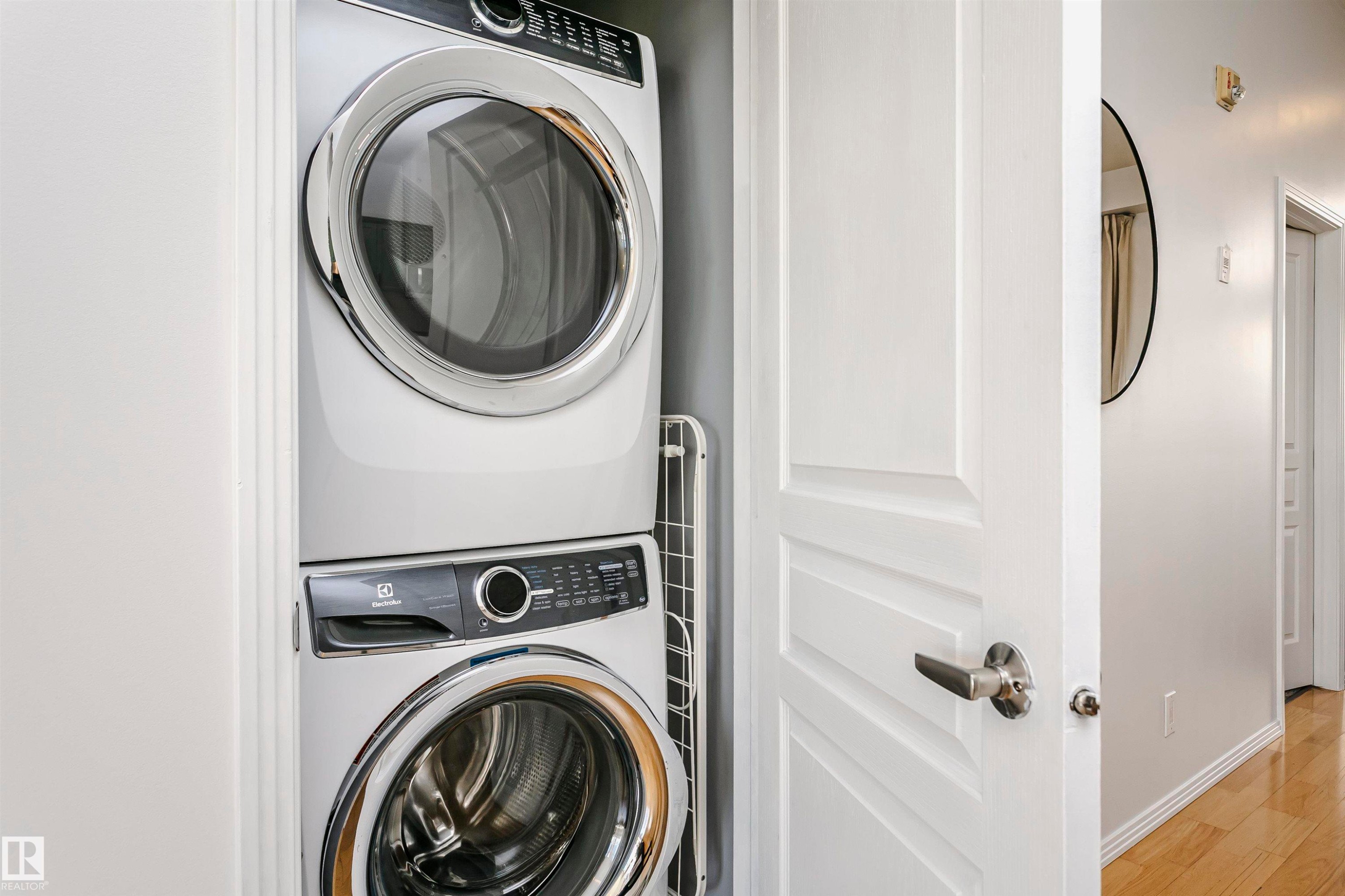 503 9503 101 Avenue, Edmonton, AB - Indoor Photo Showing Laundry Room