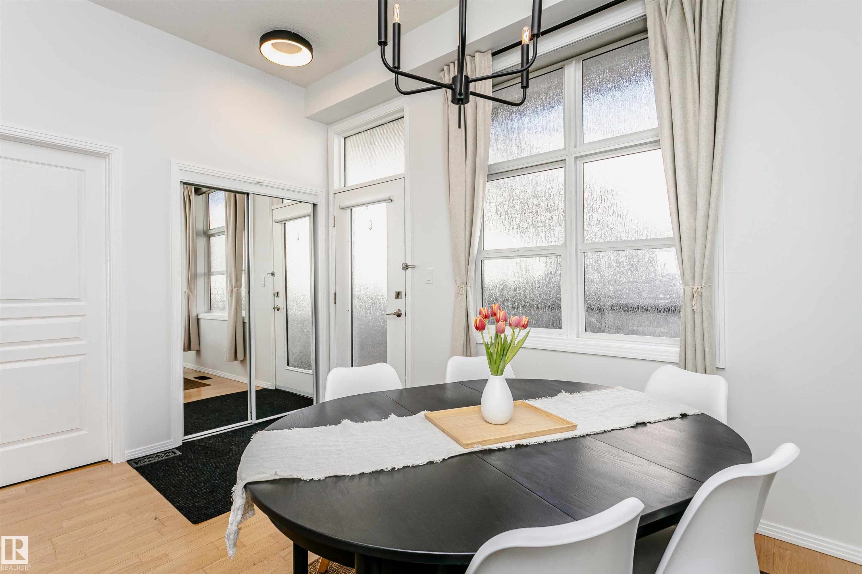 503 9503 101 Avenue, Edmonton, AB - Indoor Photo Showing Dining Room
