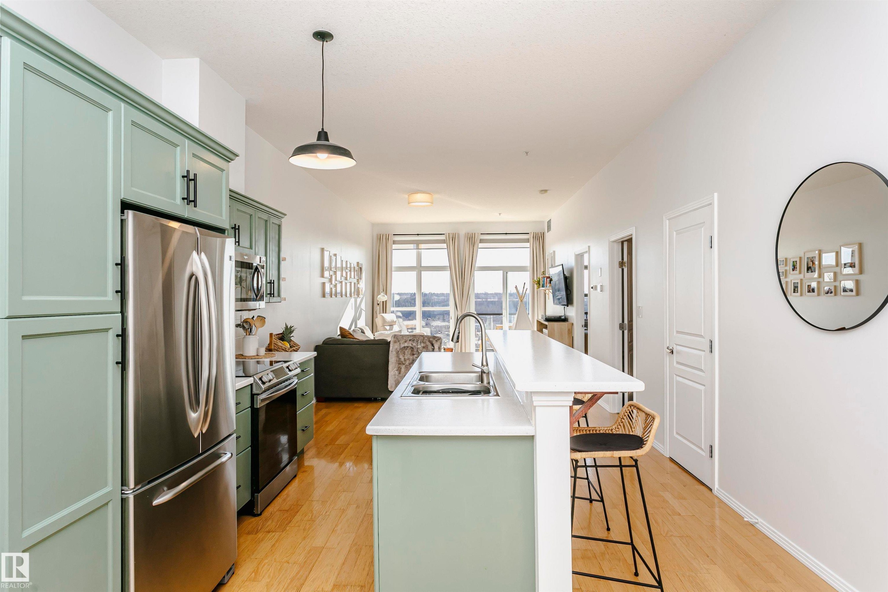 503 9503 101 Avenue, Edmonton, AB - Indoor Photo Showing Kitchen With Double Sink With Upgraded Kitchen
