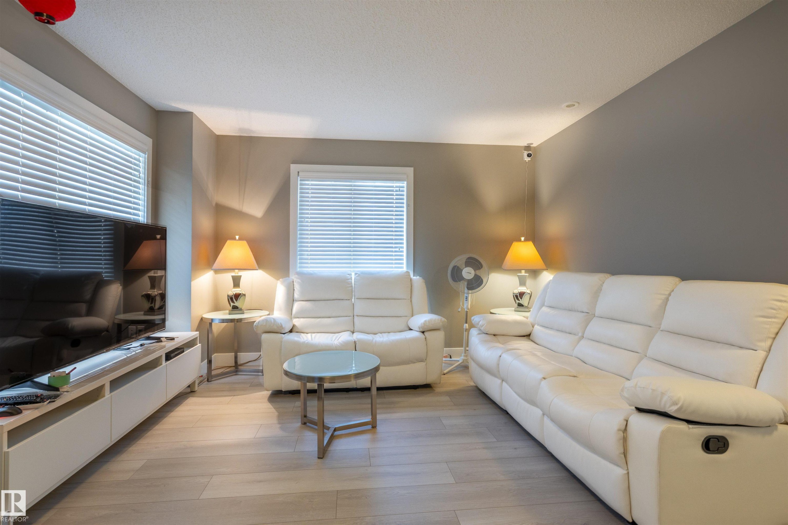 57 415 Clareview Road, Edmonton, AB - Indoor Photo Showing Living Room