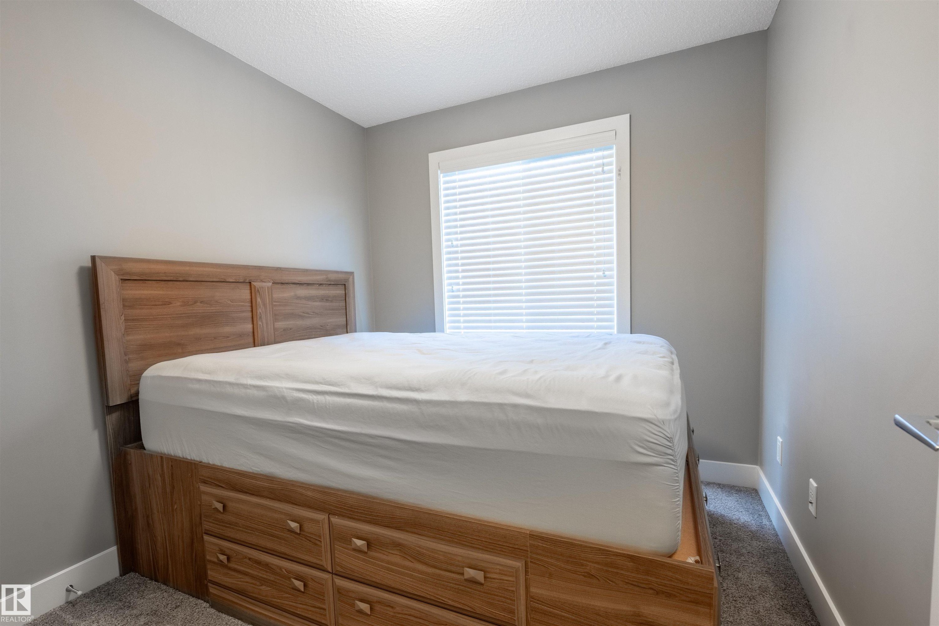 57 415 Clareview Road, Edmonton, AB - Indoor Photo Showing Bedroom