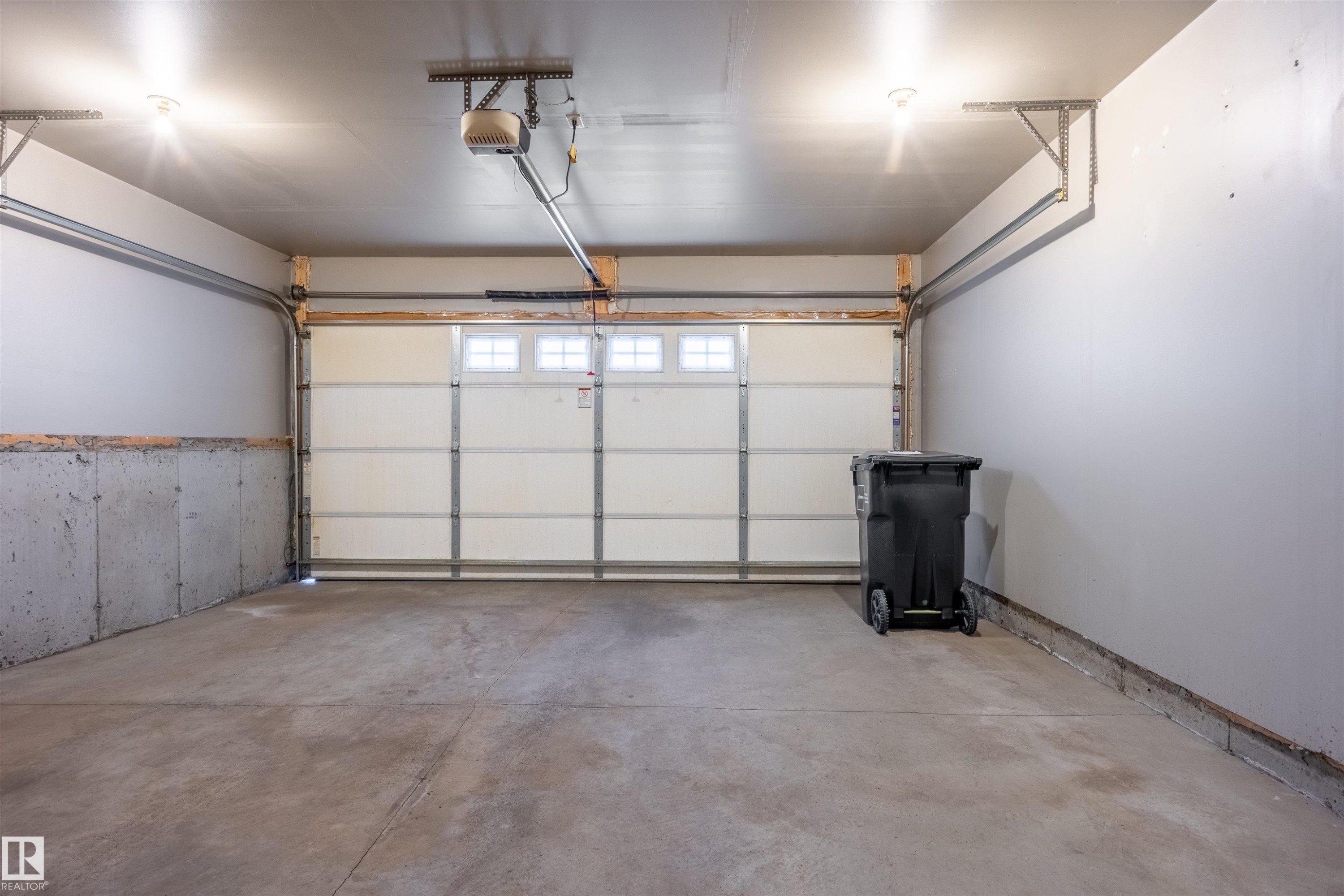 57 415 Clareview Road, Edmonton, AB - Indoor Photo Showing Garage