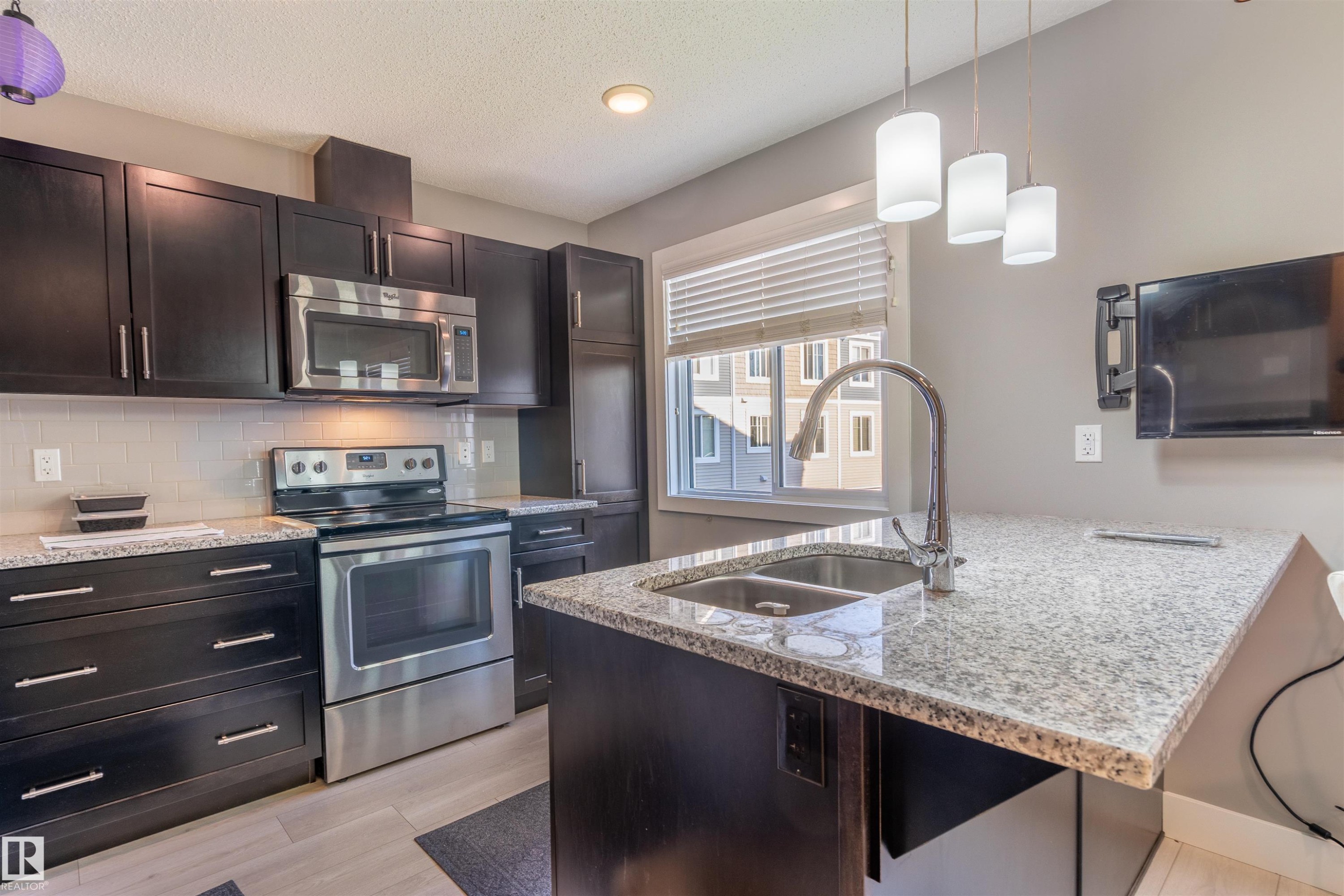 57 415 Clareview Road, Edmonton, AB - Indoor Photo Showing Kitchen With Double Sink With Upgraded Kitchen