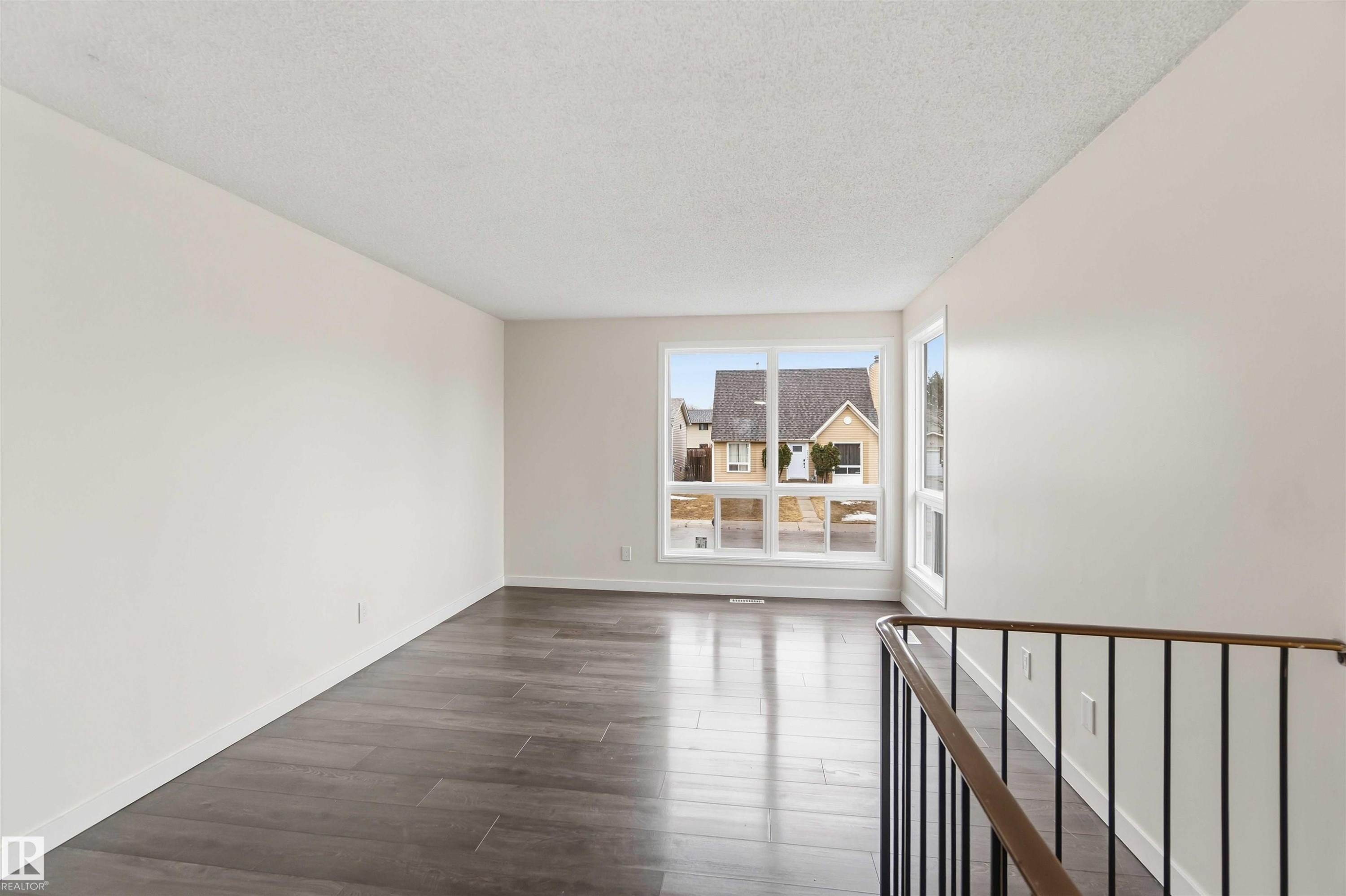 4636 37A Avenue, Edmonton, AB - Indoor Photo Showing Other Room