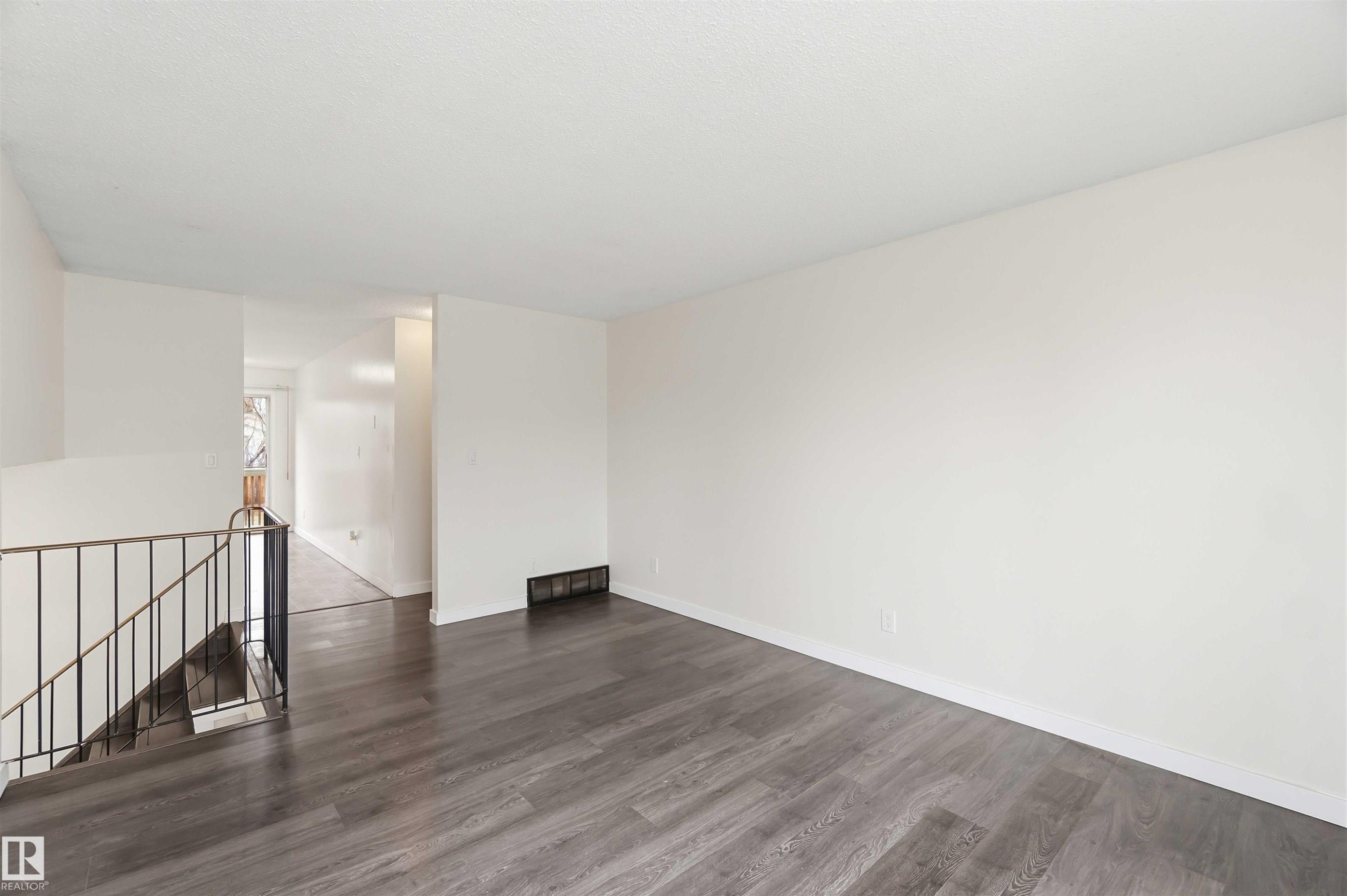 4636 37A Avenue, Edmonton, AB - Indoor Photo Showing Other Room