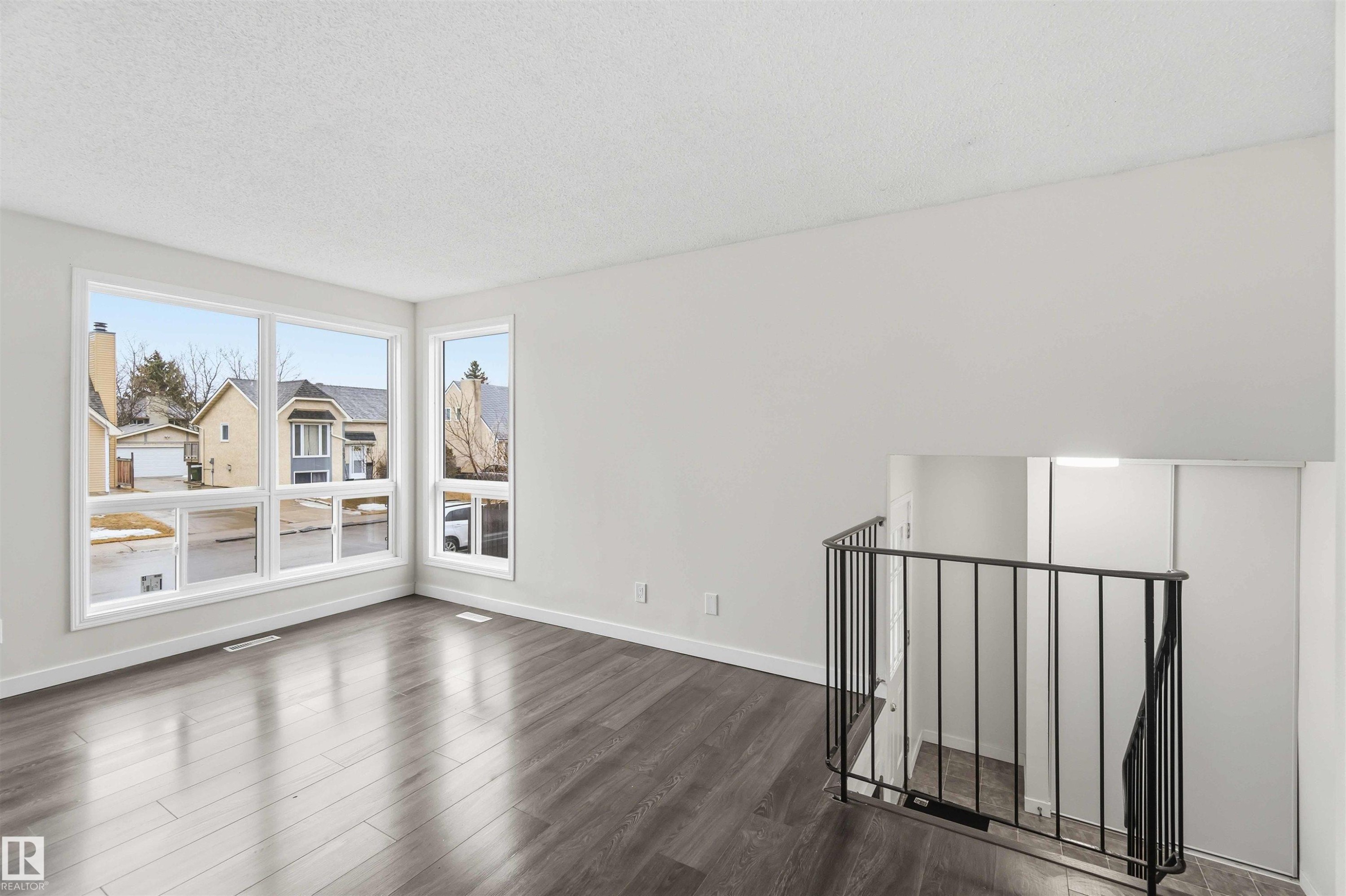 4636 37A Avenue, Edmonton, AB - Indoor