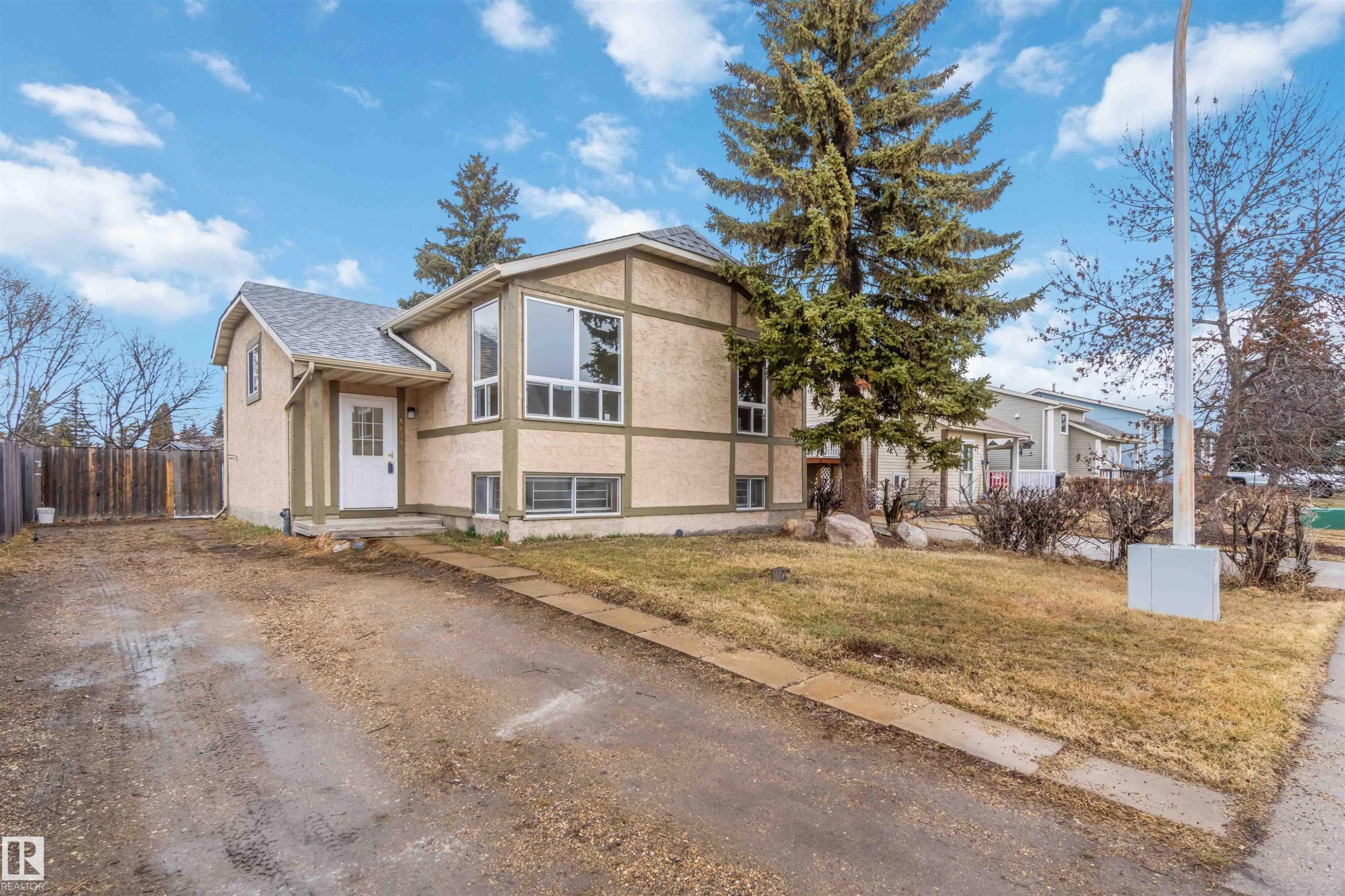 4636 37A Avenue, Edmonton, AB - Outdoor
