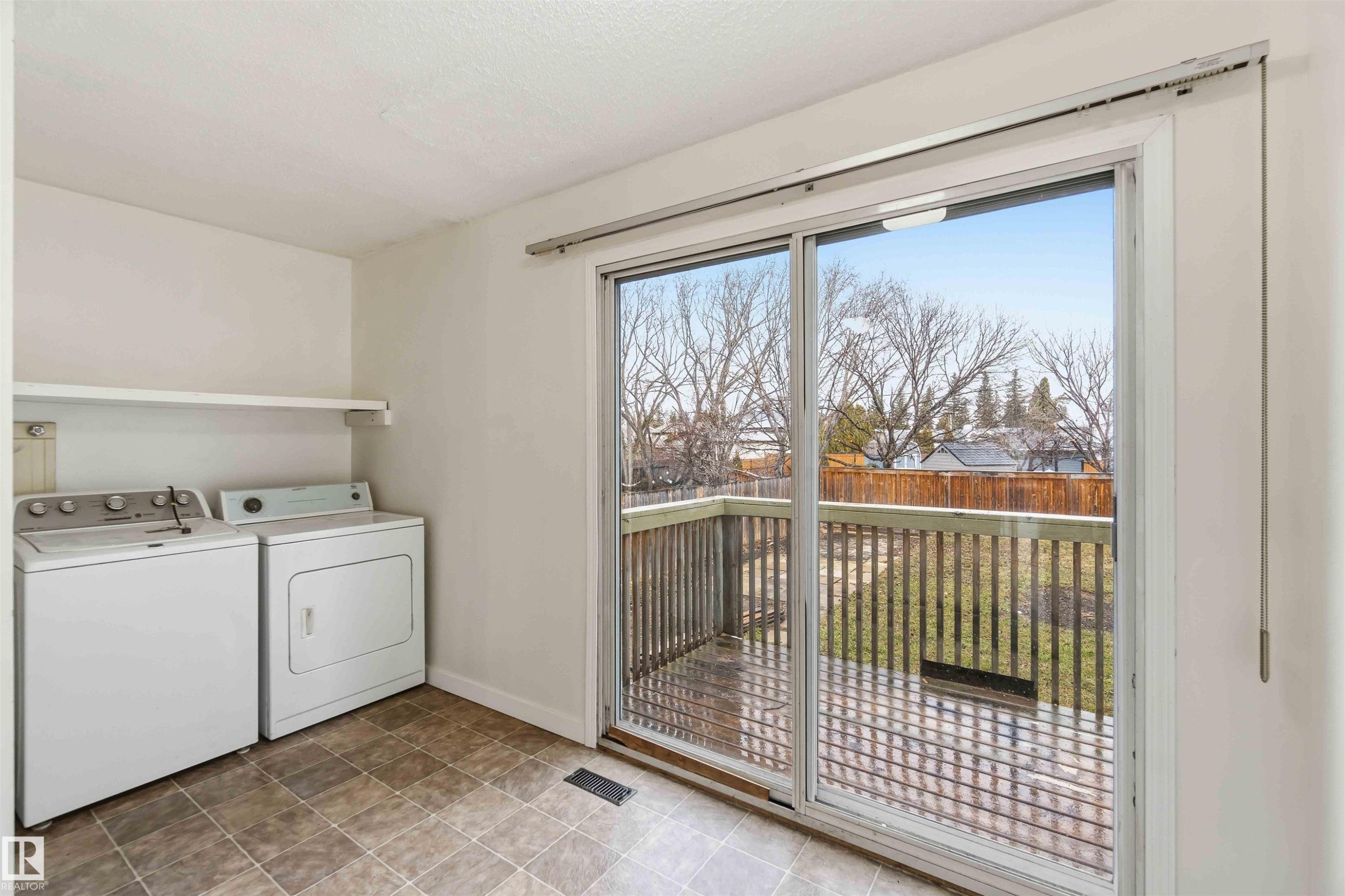 4636 37A Avenue, Edmonton, AB - Indoor Photo Showing Laundry Room