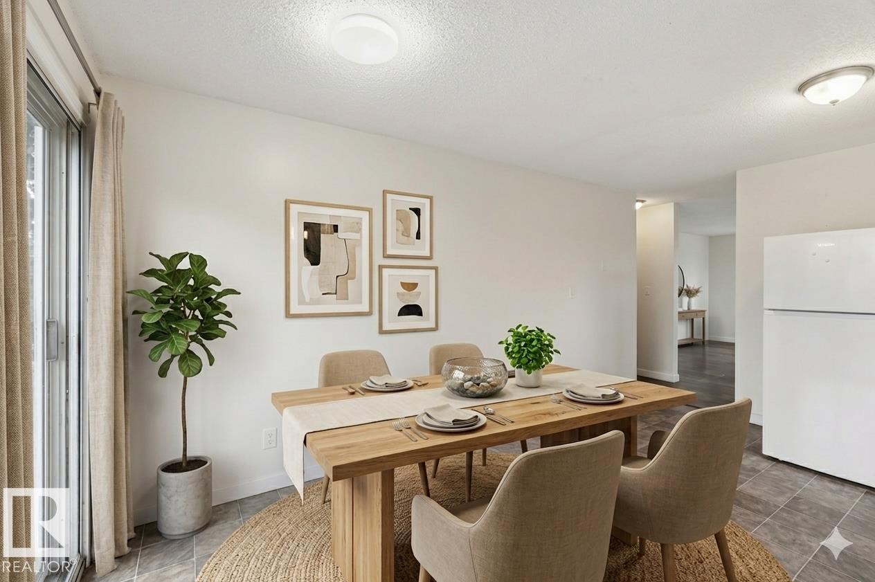 4636 37A Avenue, Edmonton, AB - Indoor Photo Showing Dining Room