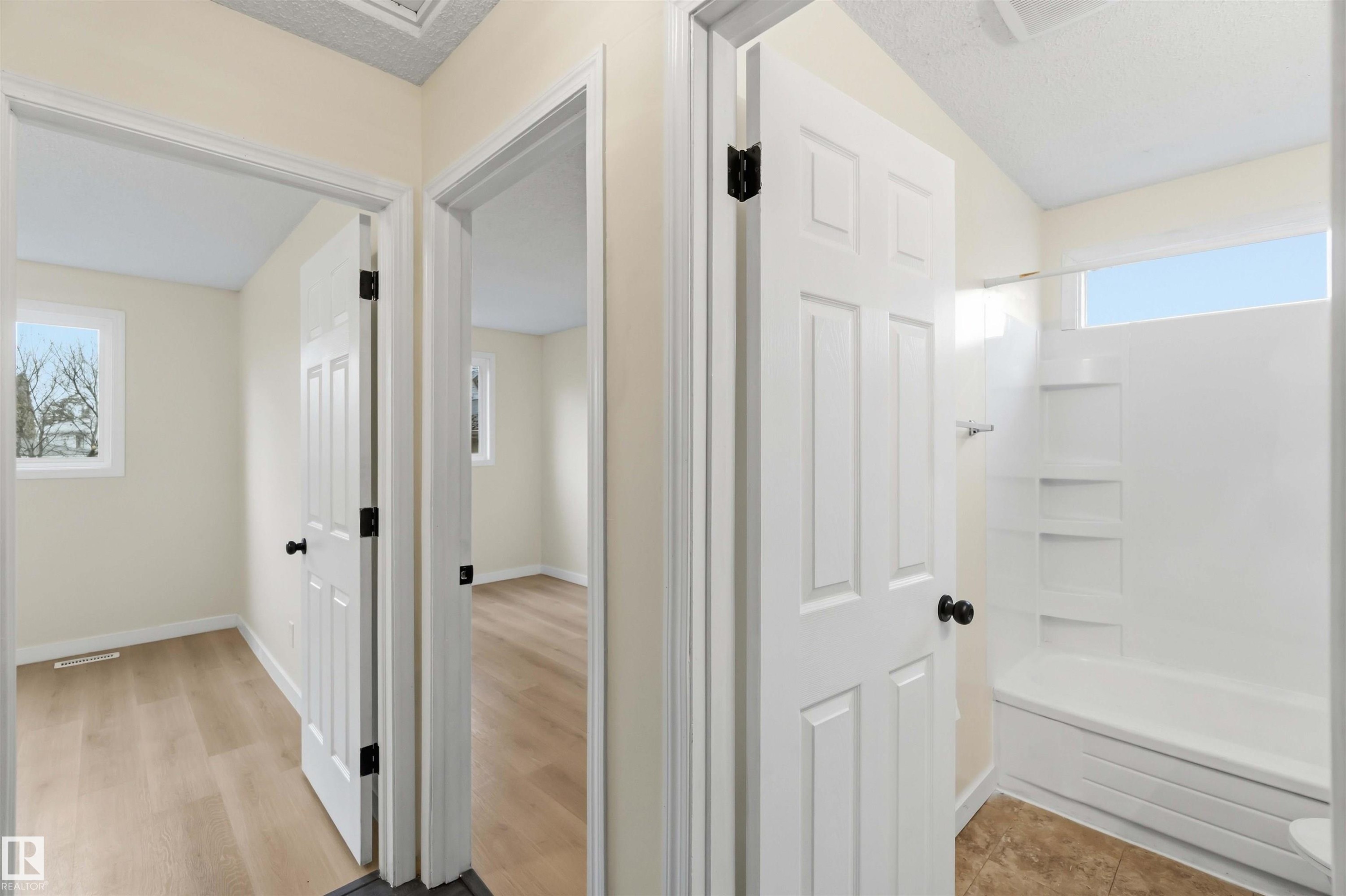 4636 37A Avenue, Edmonton, AB - Indoor Photo Showing Other Room