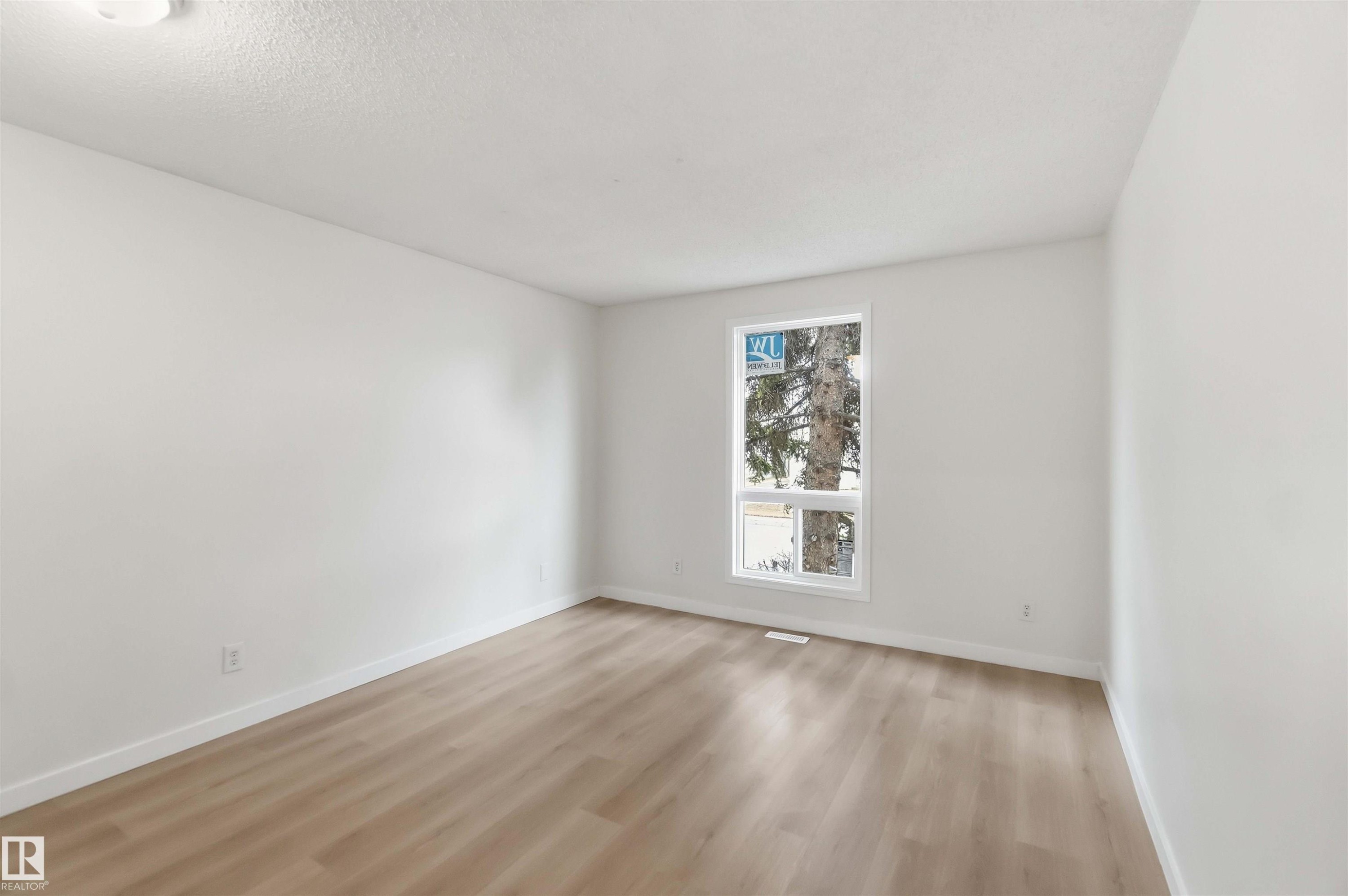 4636 37A Avenue, Edmonton, AB - Indoor Photo Showing Other Room