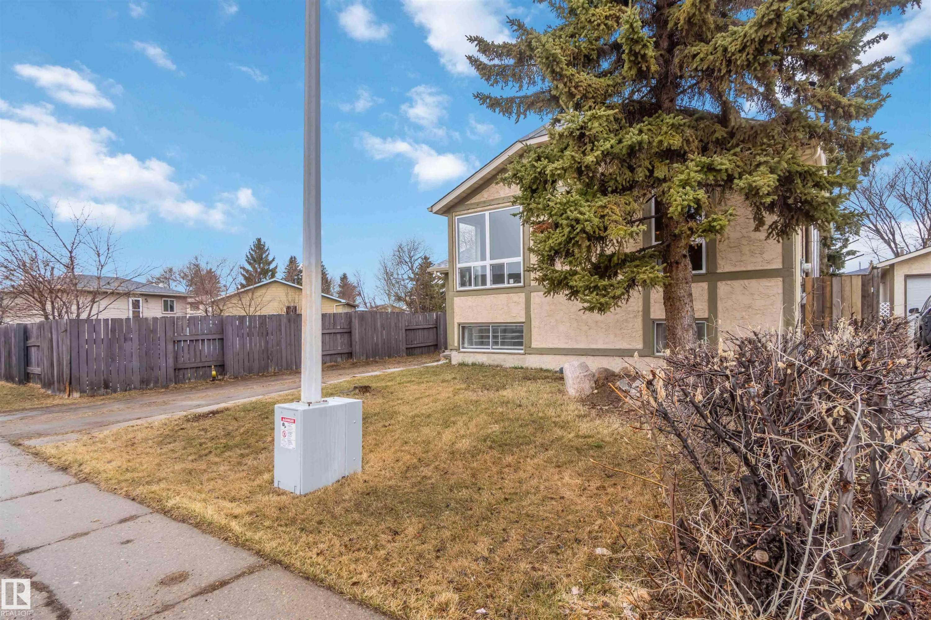 4636 37A Avenue, Edmonton, AB - Outdoor