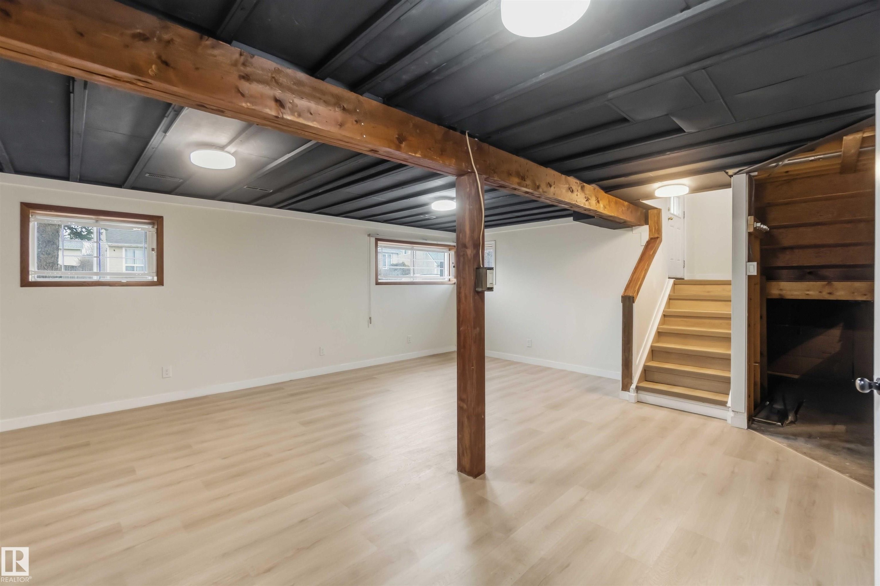 4636 37A Avenue, Edmonton, AB - Indoor