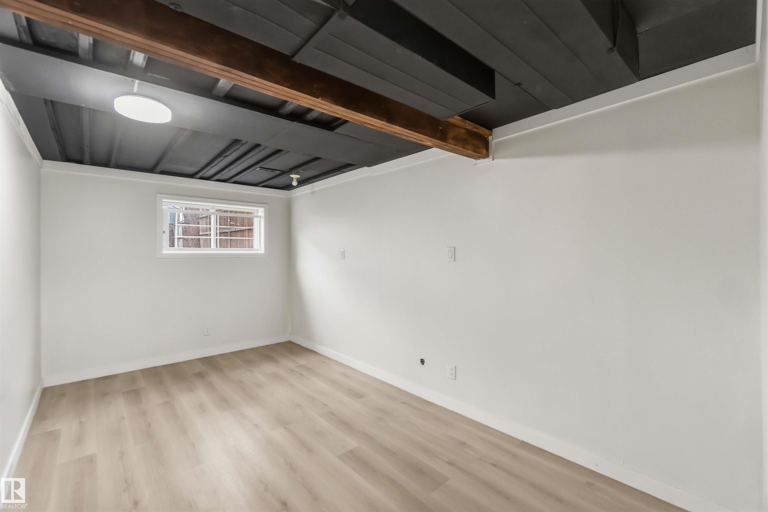 4636 37A Avenue, Edmonton, AB - Indoor Photo Showing Other Room