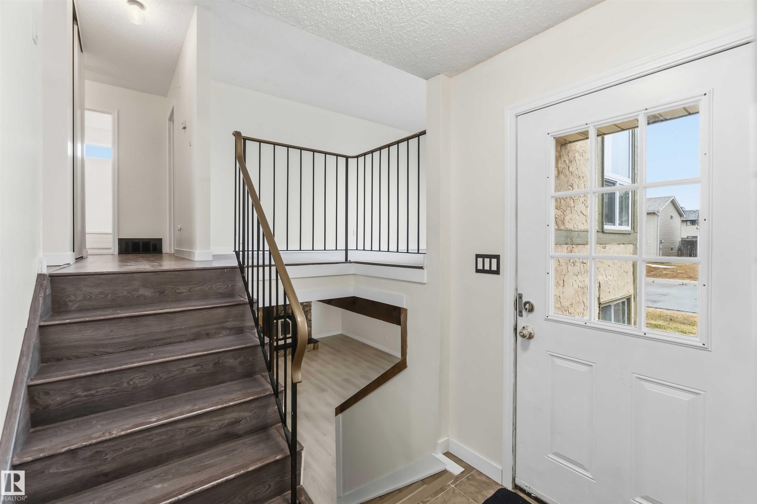 4636 37A Avenue, Edmonton, AB - Indoor Photo Showing Other Room