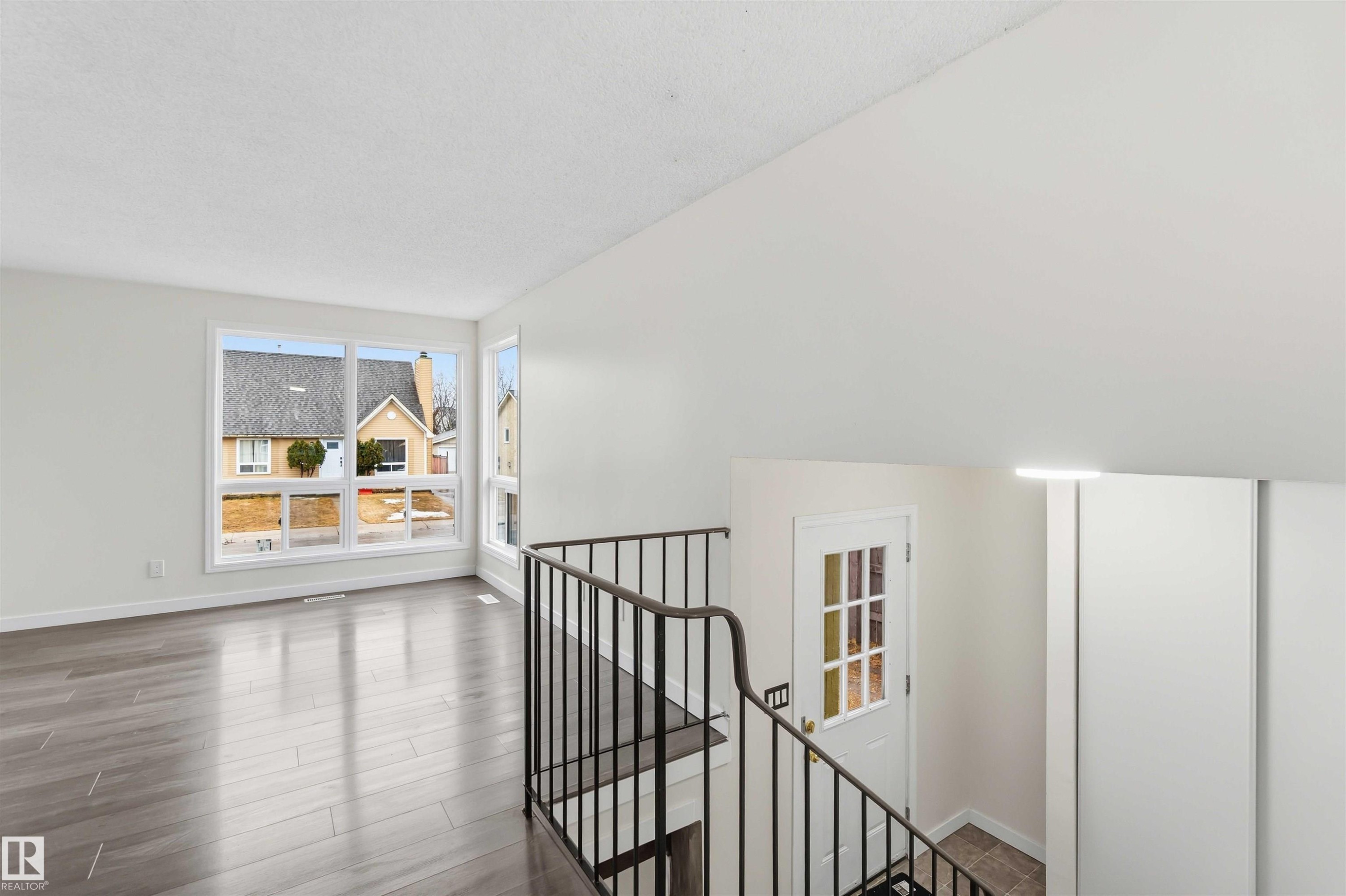 4636 37A Avenue, Edmonton, AB - Indoor Photo Showing Other Room