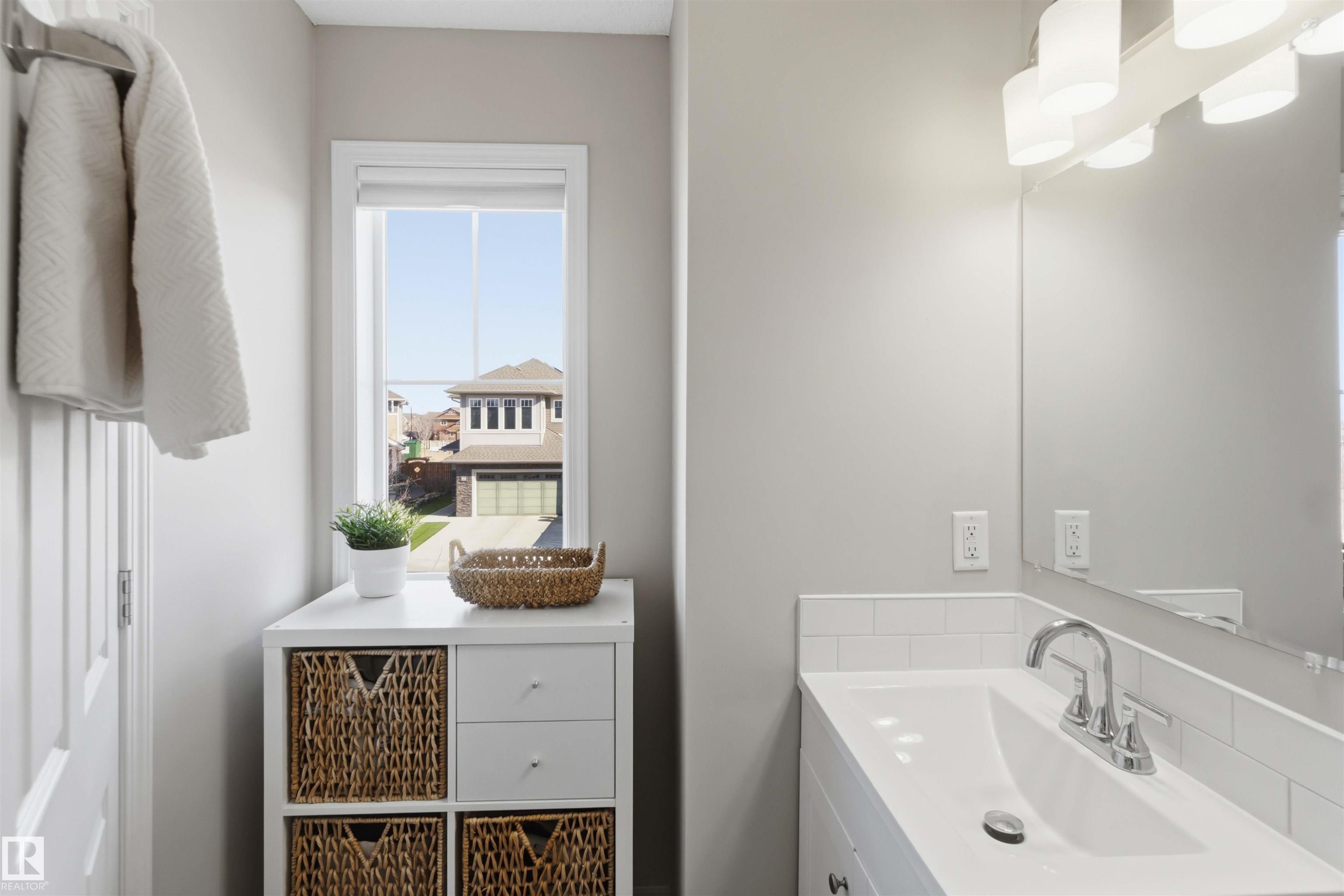 4750 Crabapple Run, Edmonton, AB - Indoor Photo Showing Bathroom