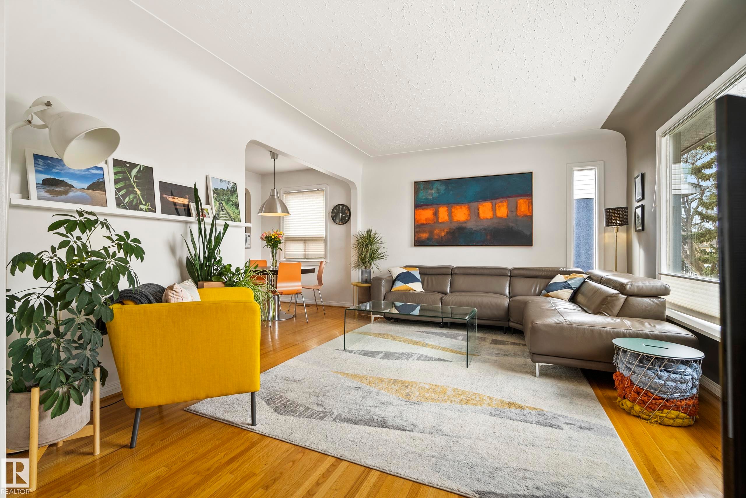 13519 110 A Avenue, Edmonton, AB - Indoor Photo Showing Living Room