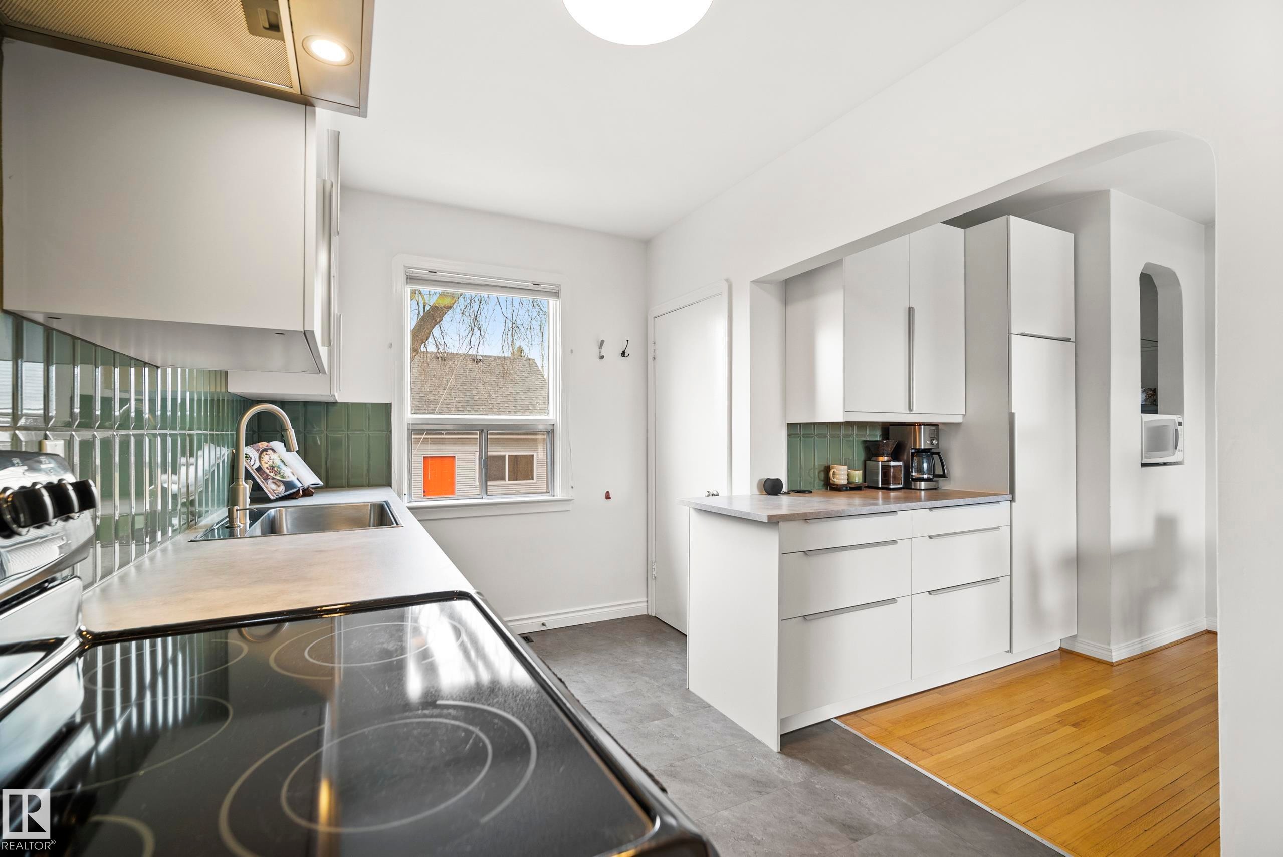 13519 110 A Avenue, Edmonton, AB - Indoor