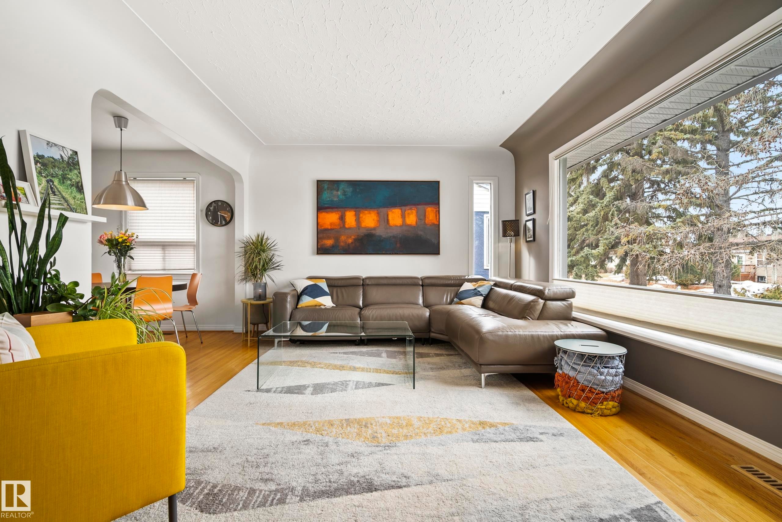 13519 110 A Avenue, Edmonton, AB - Indoor Photo Showing Living Room