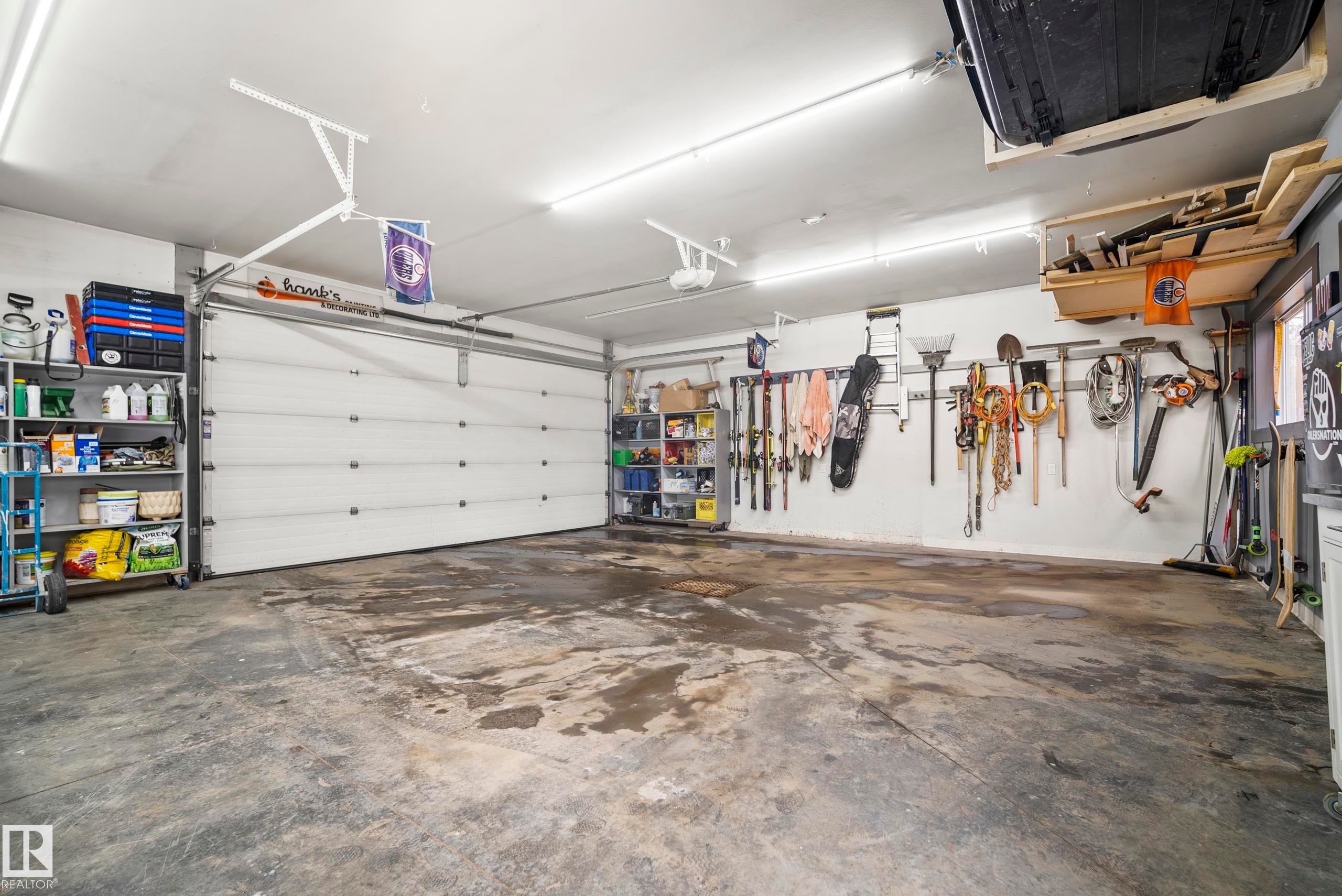 13519 110 A Avenue, Edmonton, AB - Indoor Photo Showing Garage