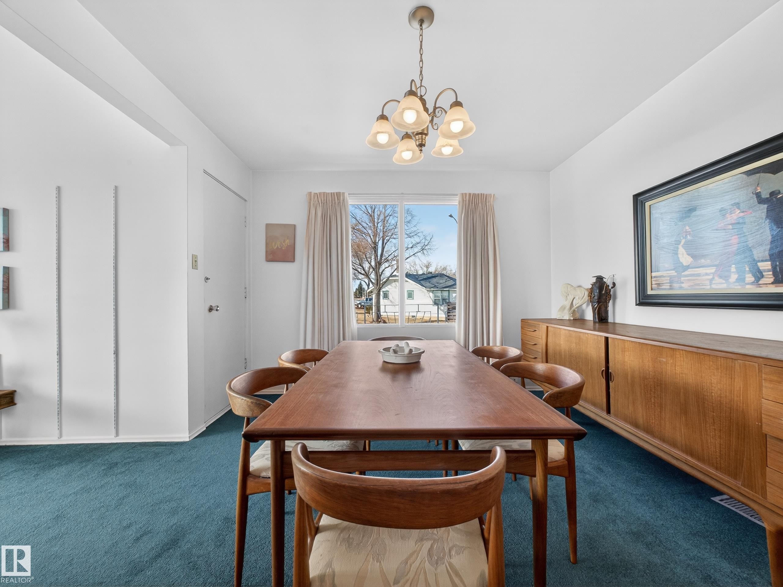 3642 Ada Boulevard, Edmonton, AB - Indoor Photo Showing Dining Room