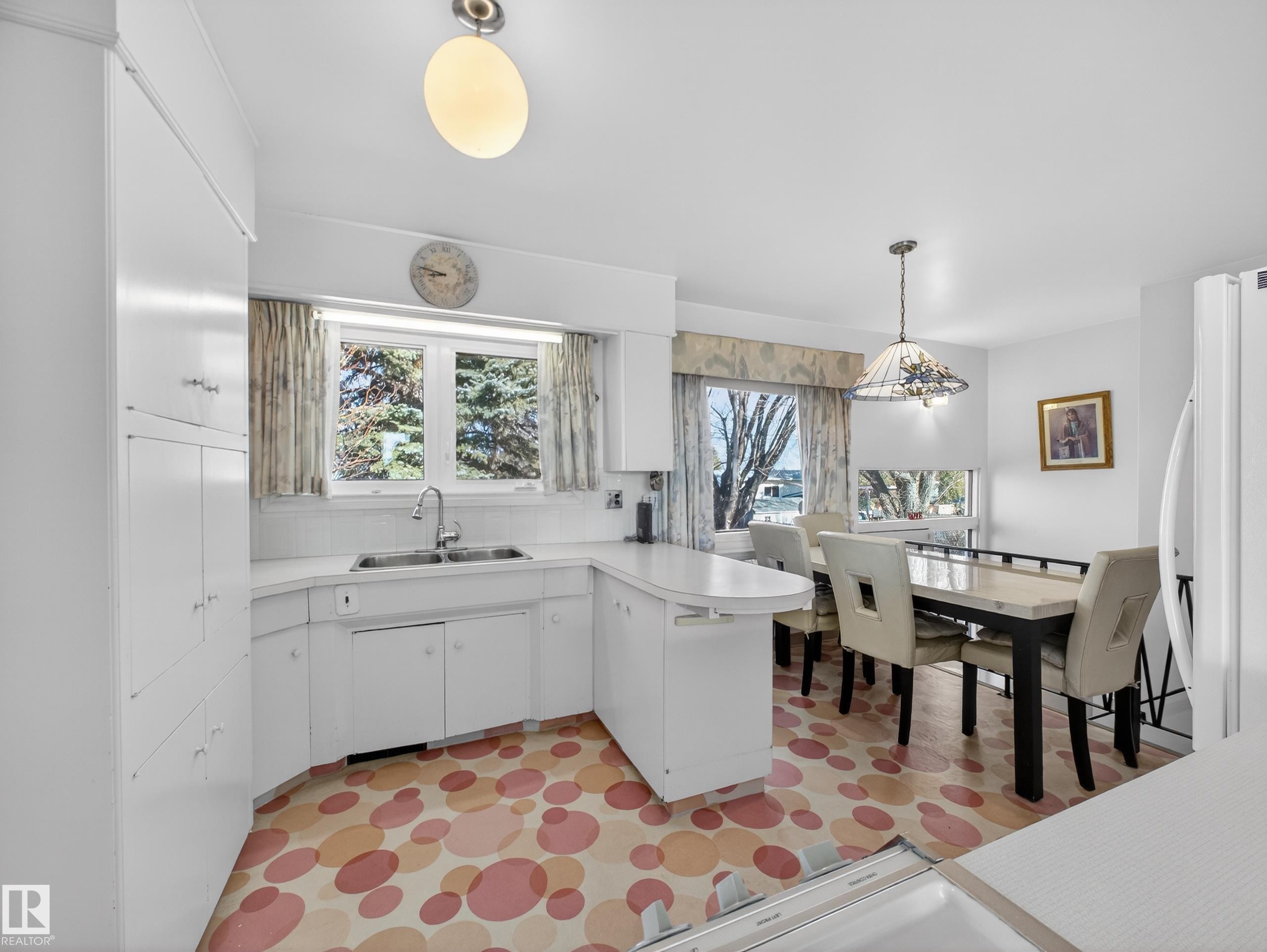 3642 Ada Boulevard, Edmonton, AB - Indoor