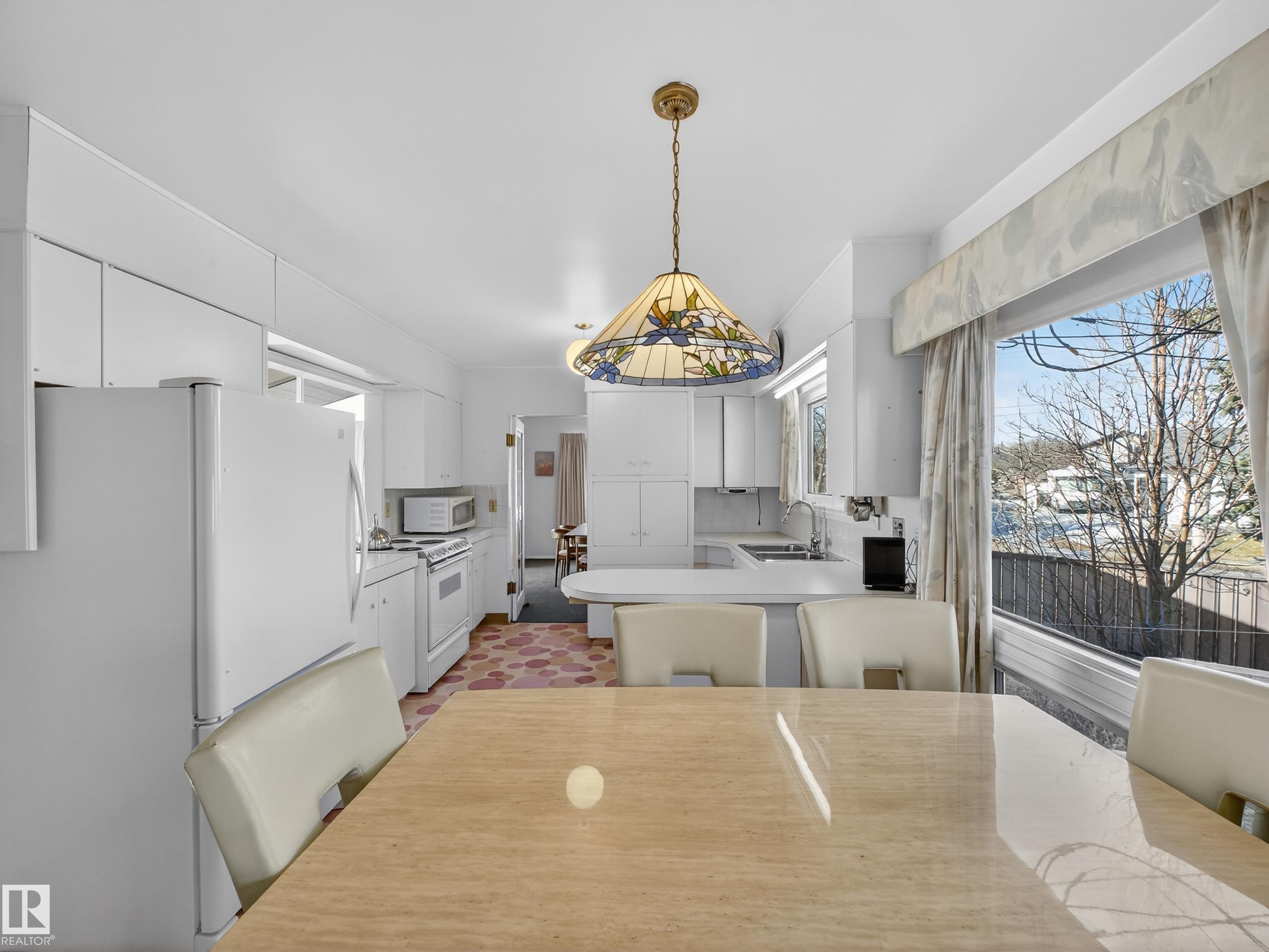 3642 Ada Boulevard, Edmonton, AB - Indoor