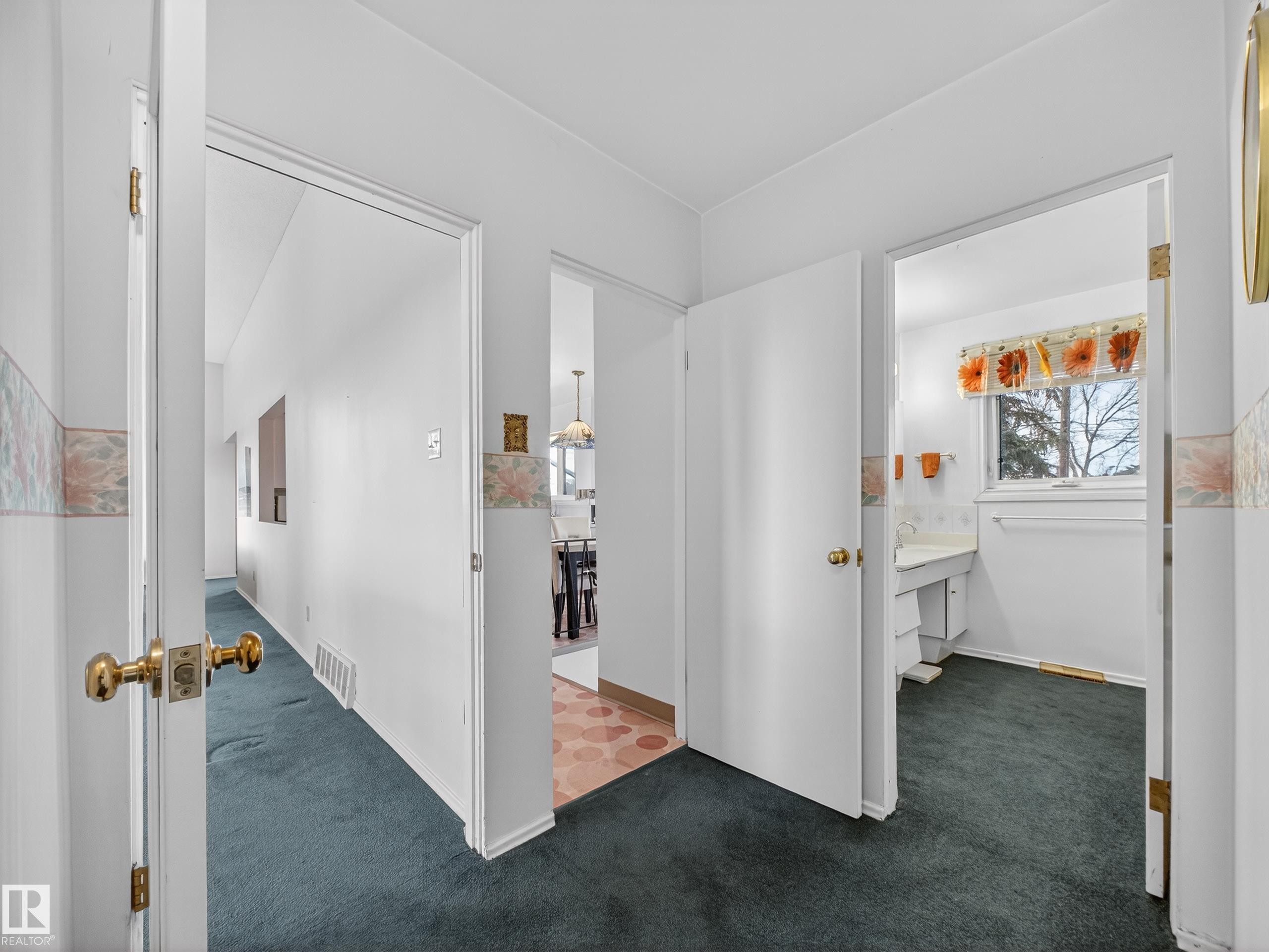 3642 Ada Boulevard, Edmonton, AB - Indoor Photo Showing Other Room