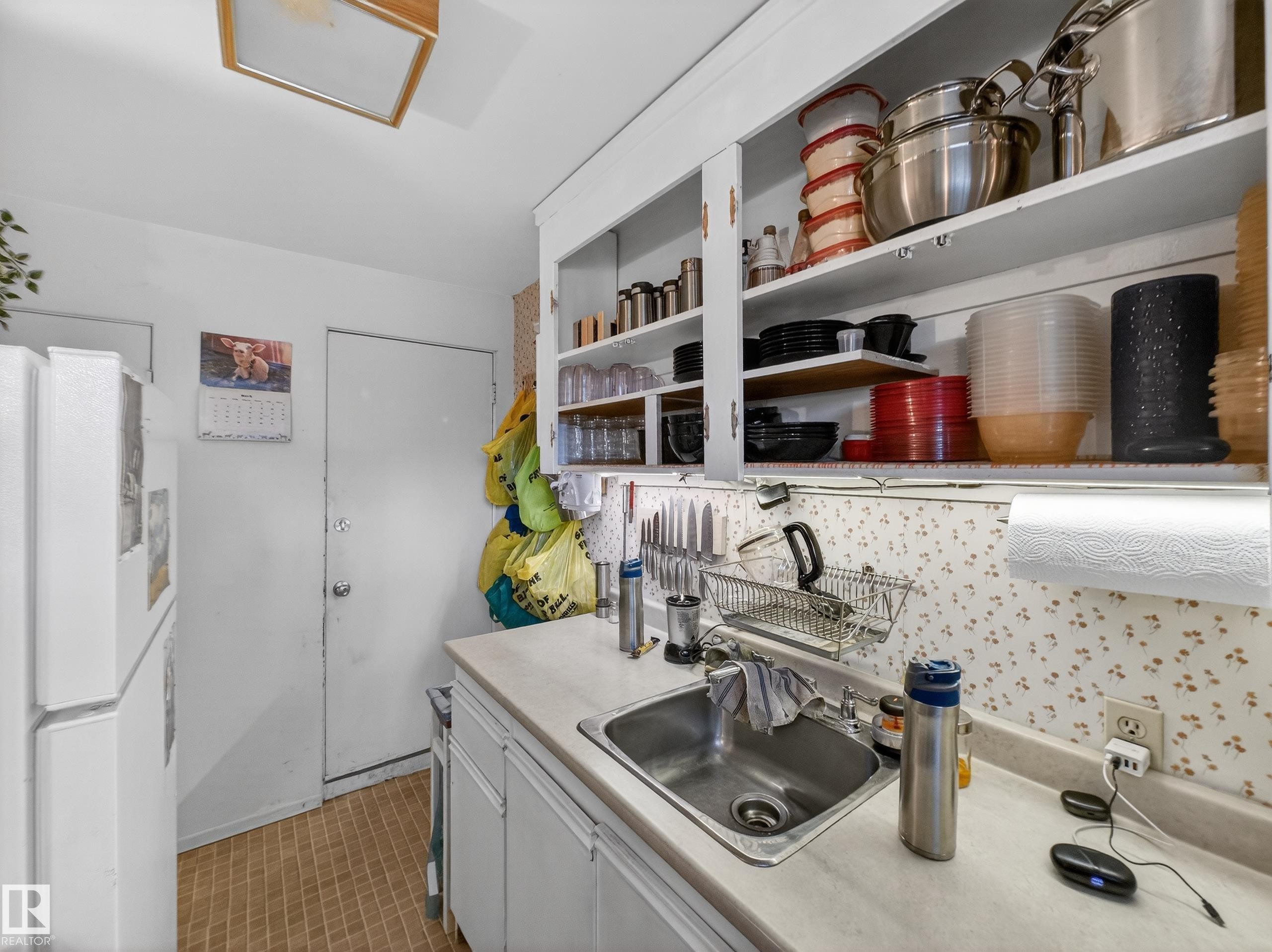 3642 Ada Boulevard, Edmonton, AB - Indoor