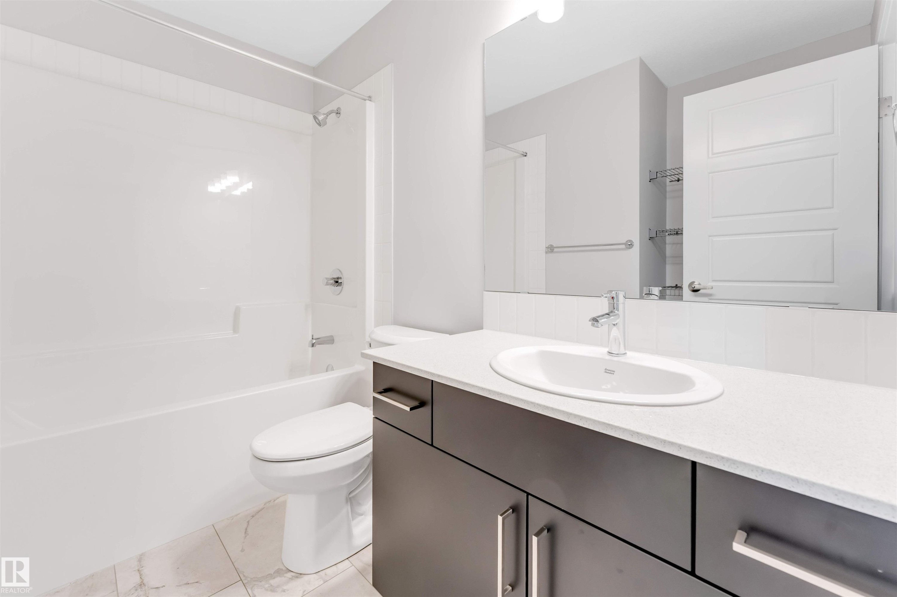 1027 Aster Boulevard, Edmonton, AB - Indoor Photo Showing Bathroom