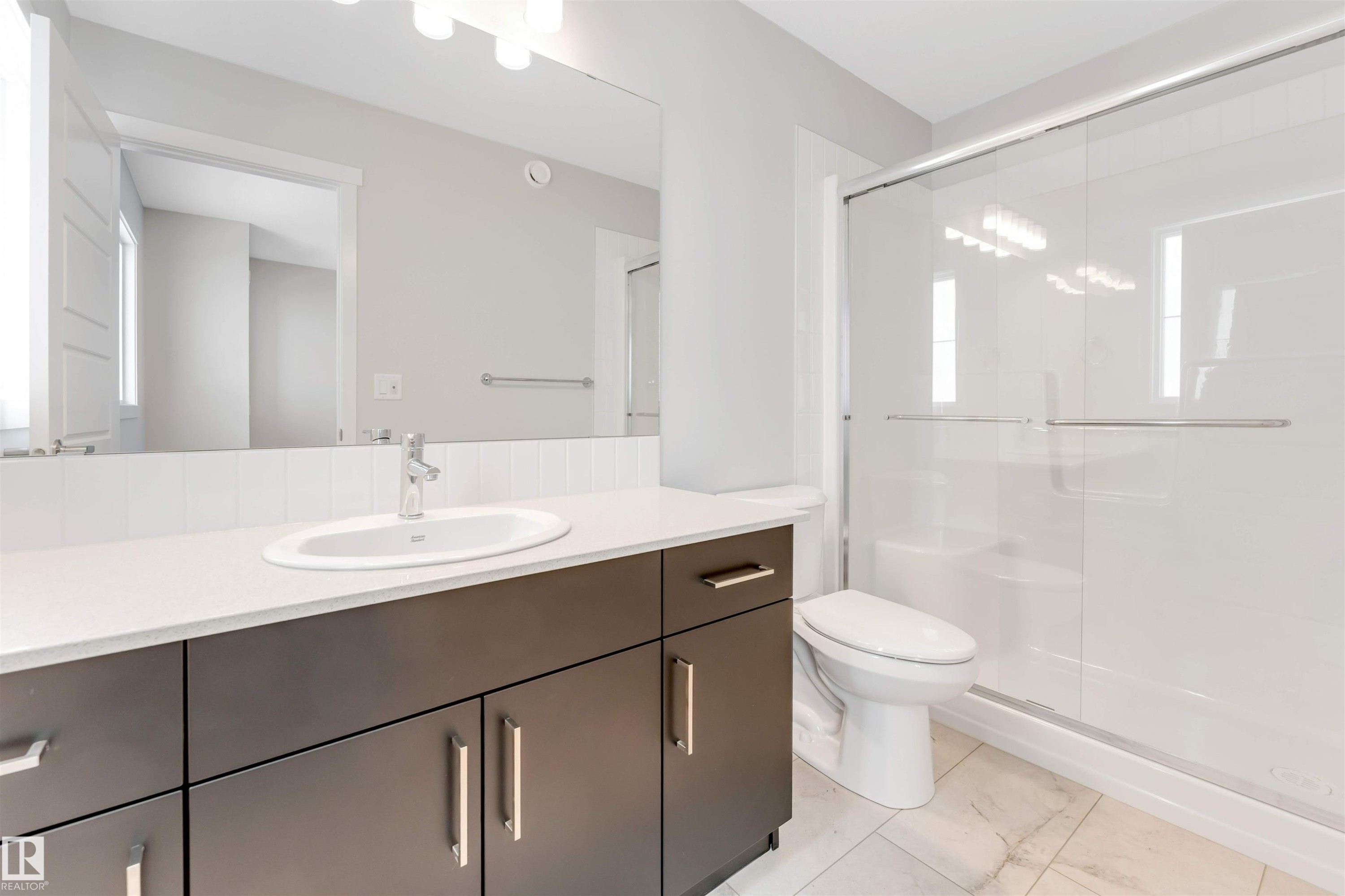 1027 Aster Boulevard, Edmonton, AB - Indoor Photo Showing Bathroom