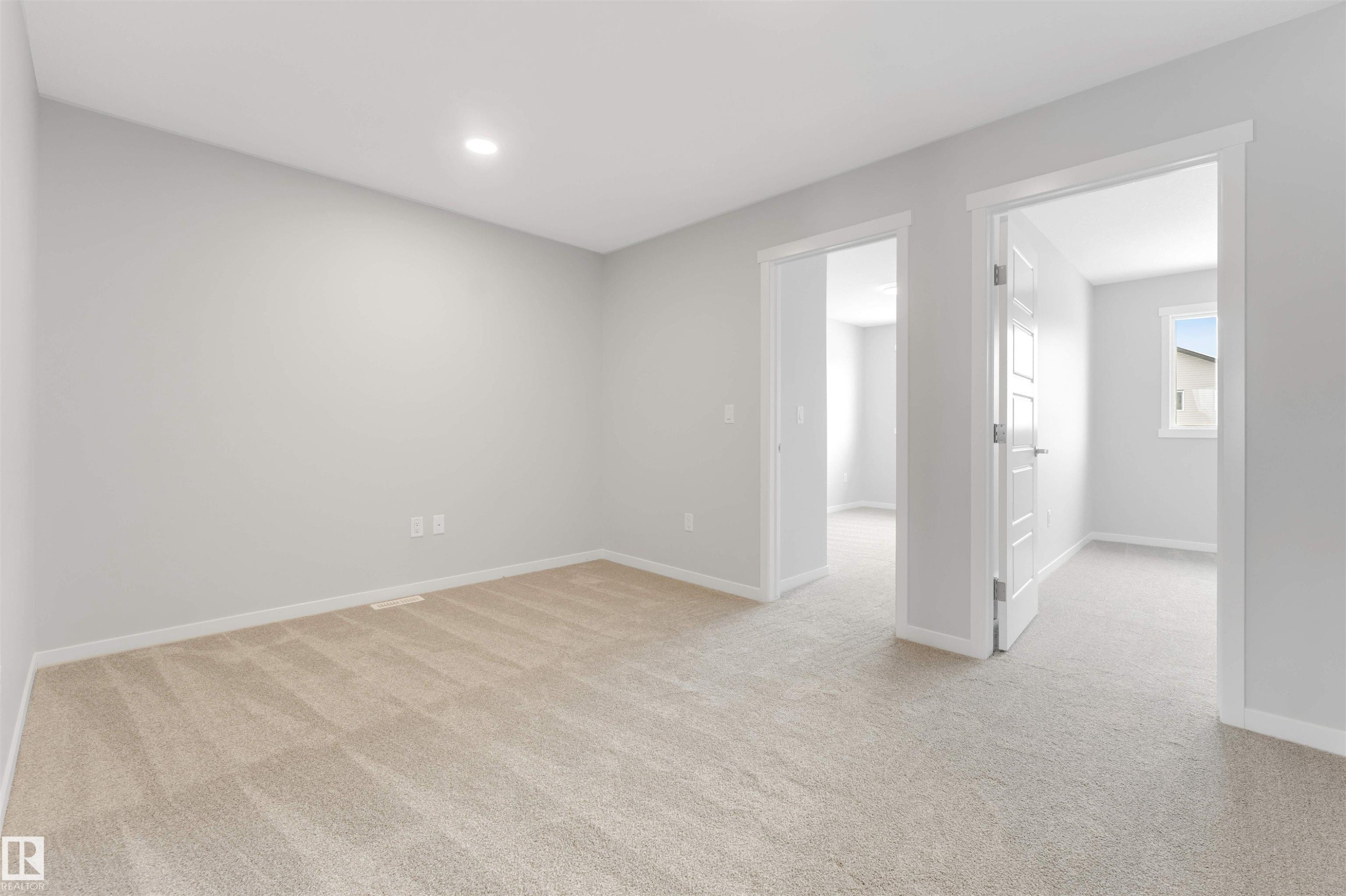 1027 Aster Boulevard, Edmonton, AB - Indoor Photo Showing Other Room