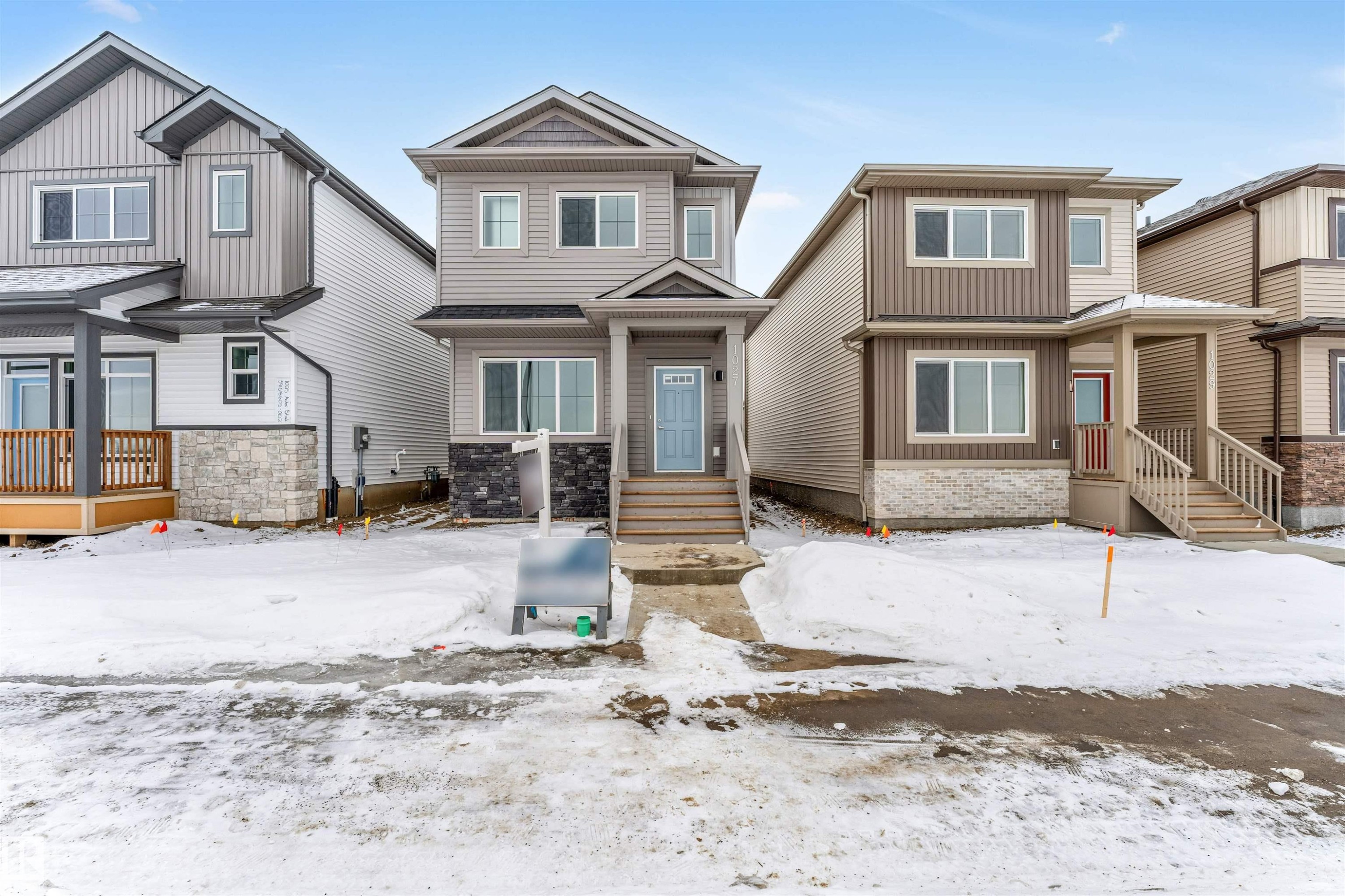 1027 Aster Boulevard, Edmonton, AB - Outdoor With Facade