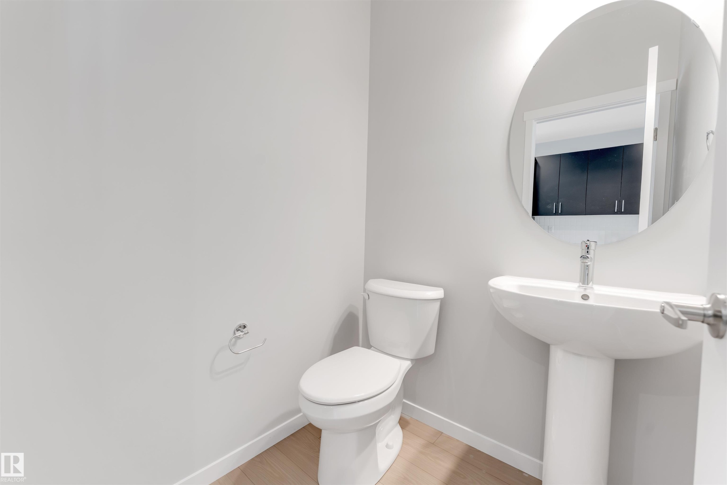 1027 Aster Boulevard, Edmonton, AB - Indoor Photo Showing Bathroom