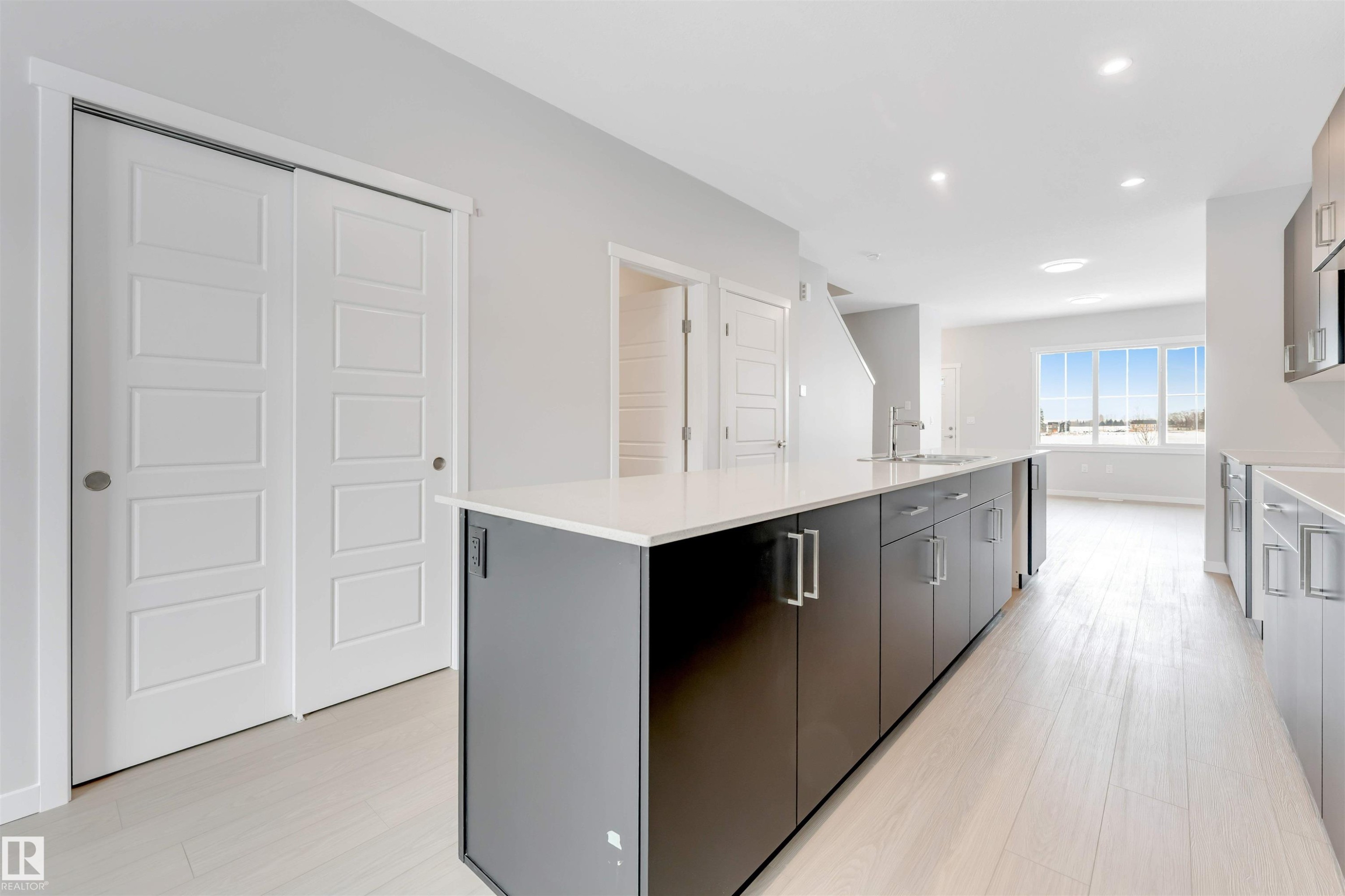 1027 Aster Boulevard, Edmonton, AB - Indoor Photo Showing Kitchen
