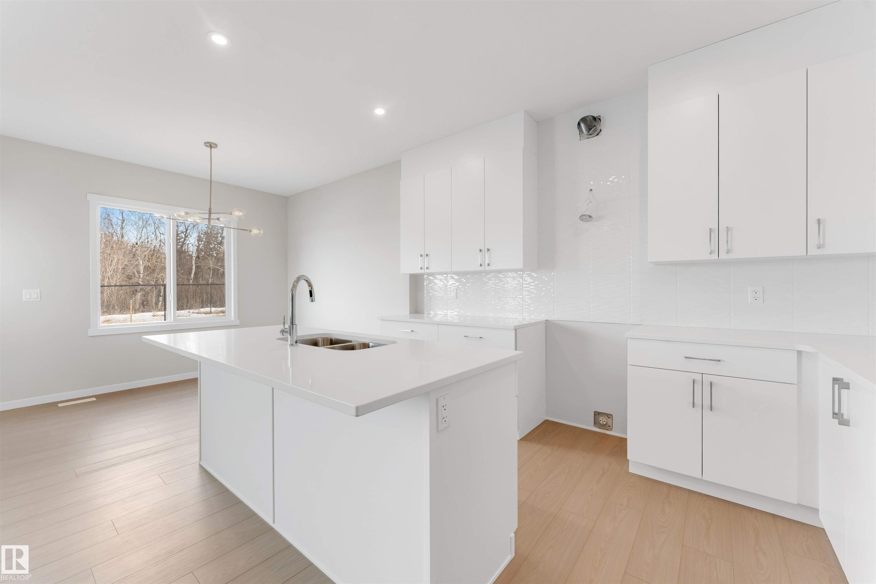 17839 7 St, Edmonton, AB - Indoor Photo Showing Kitchen With Double Sink