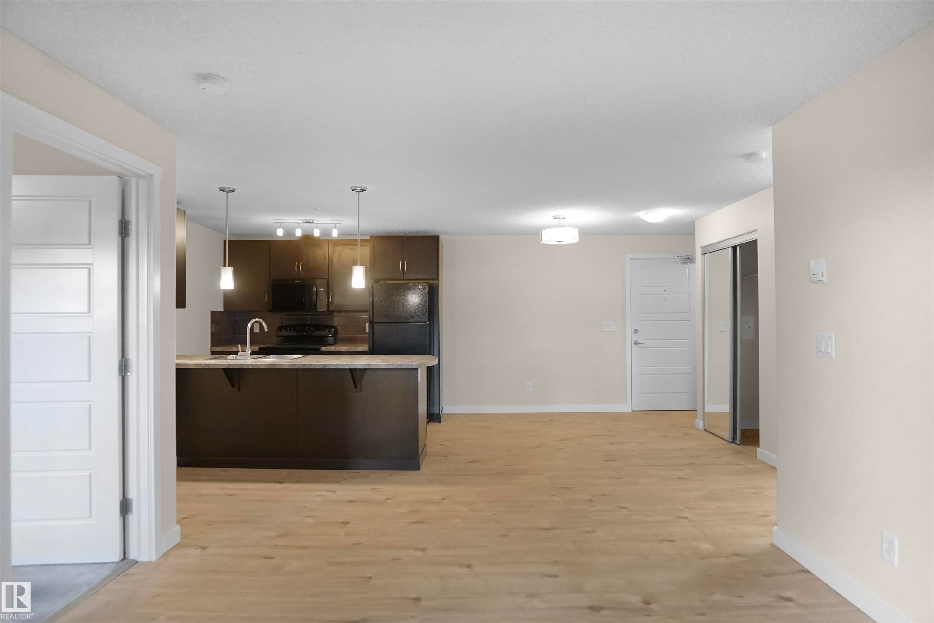 335 6076 Schonsee Way, Edmonton, AB - Indoor Photo Showing Kitchen