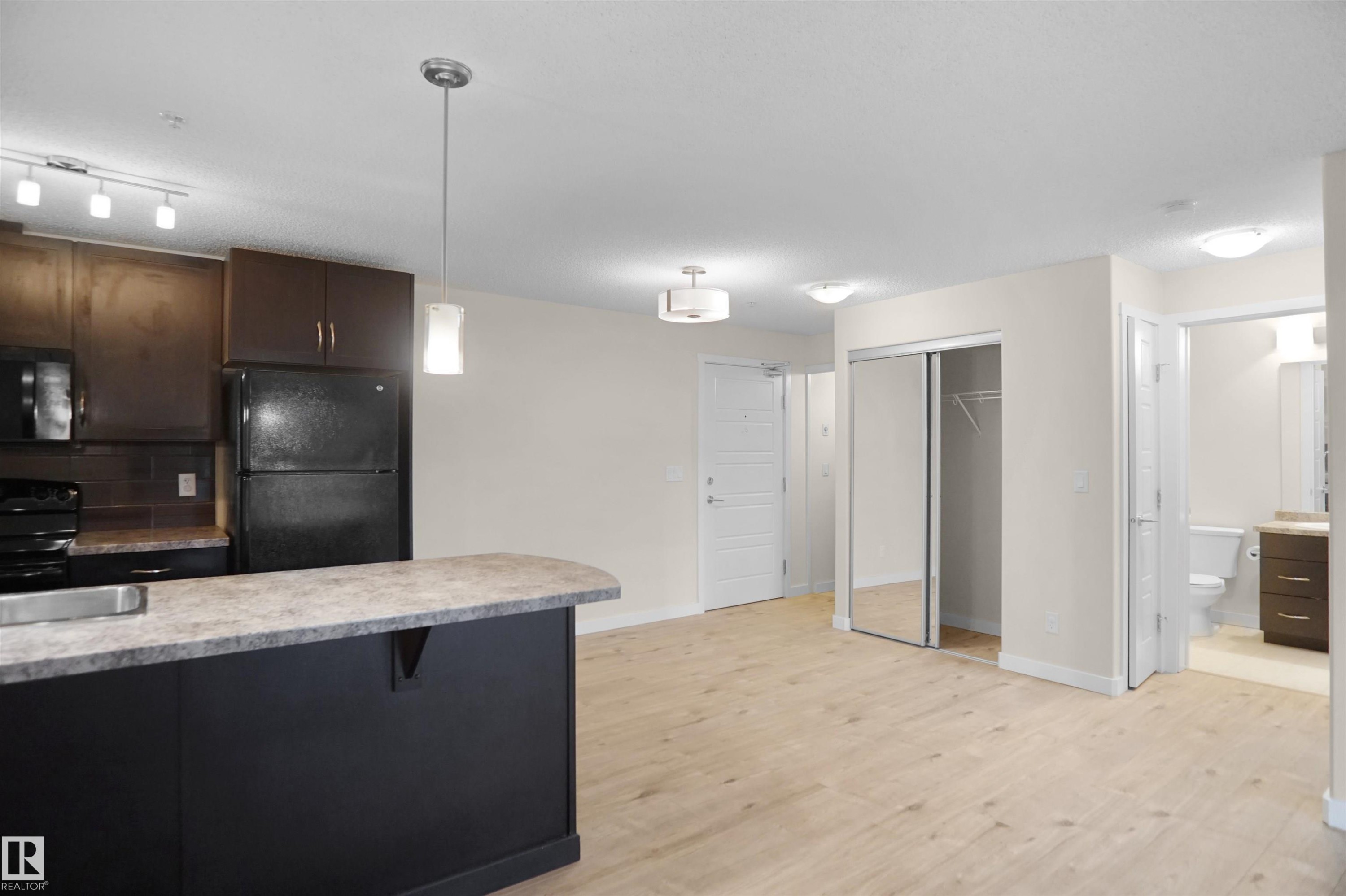 335 6076 Schonsee Way, Edmonton, AB - Indoor Photo Showing Kitchen