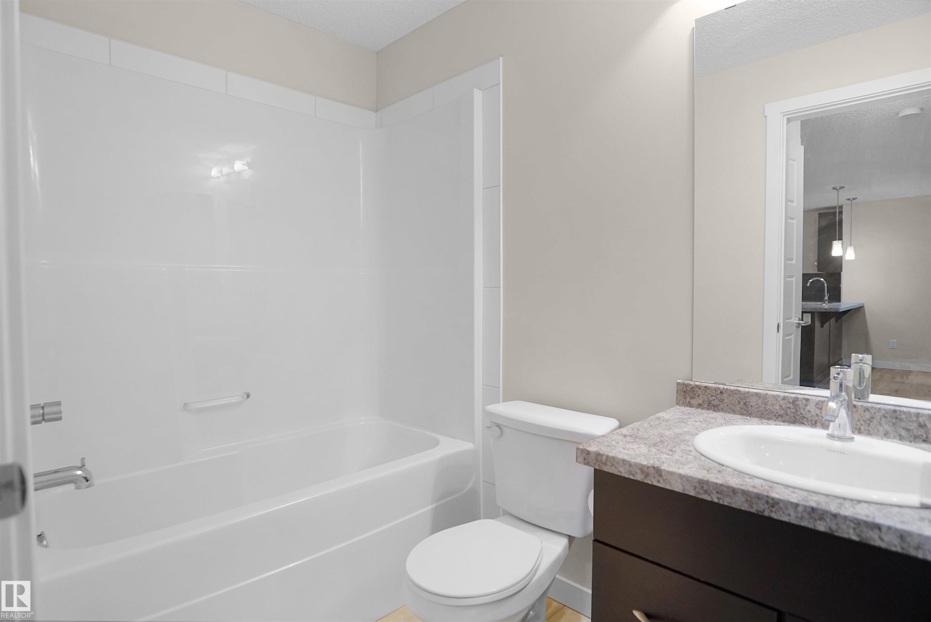 335 6076 Schonsee Way, Edmonton, AB - Indoor Photo Showing Bathroom