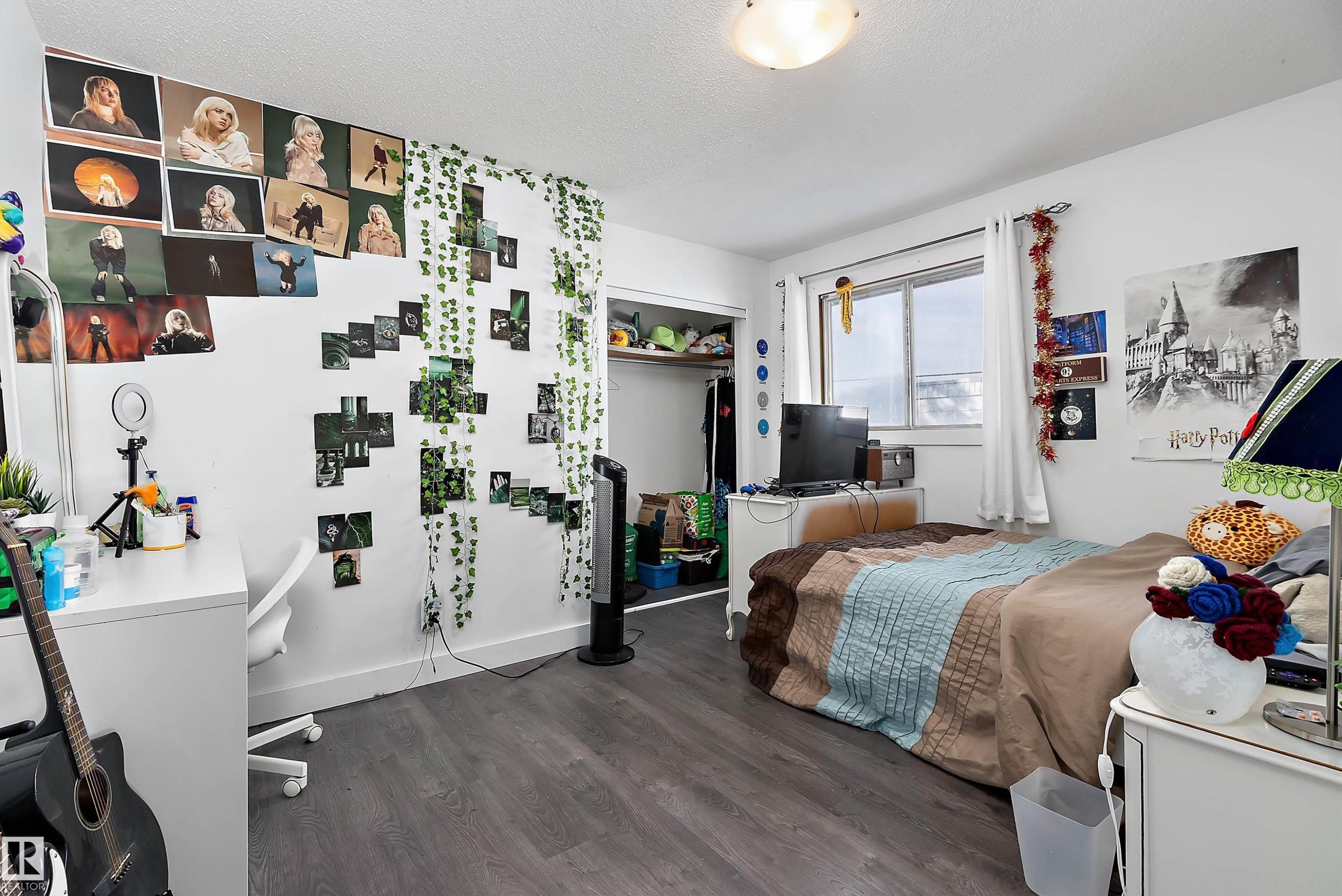 9326 80 Avenue, Edmonton, AB - Indoor Photo Showing Bedroom