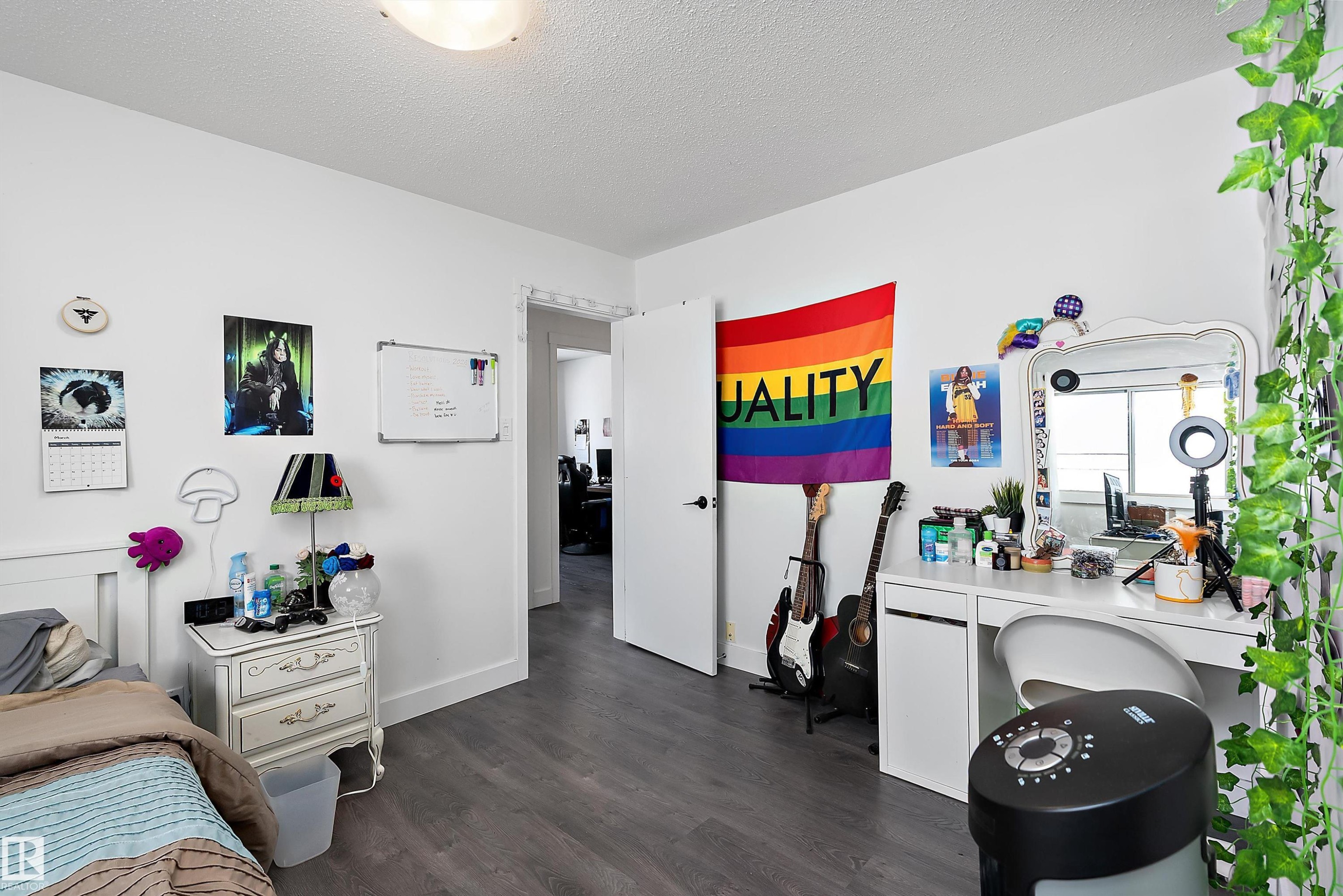 9326 80 Avenue, Edmonton, AB - Indoor